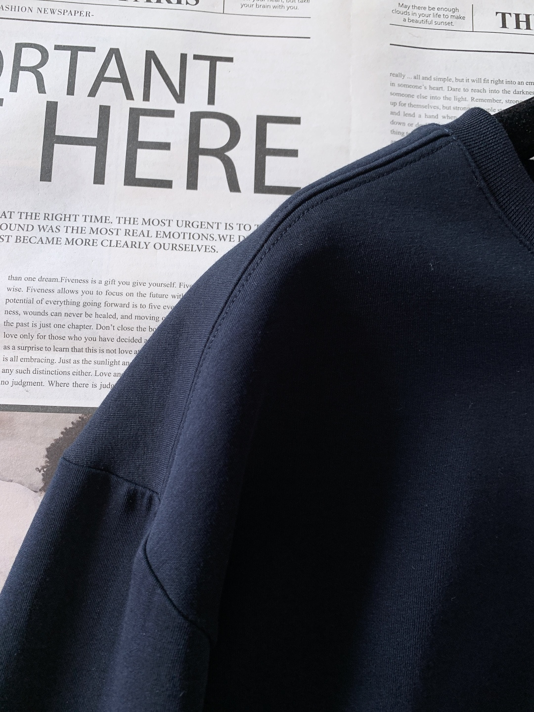 LouisVuitton 路易威登 2025FW秋冬新品 休闲长袖打底衫，将经典Monogram元素以刺