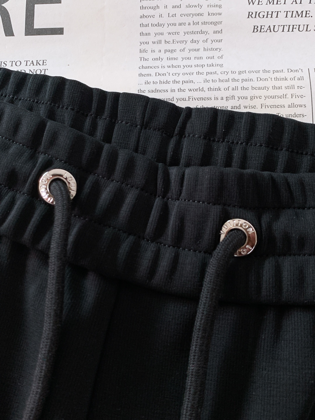 LouisVuitton 路易威登 2025FW秋冬新品 刺绣抽绳休闲裤时尚系列，独特设计，抽绳休闲长裤