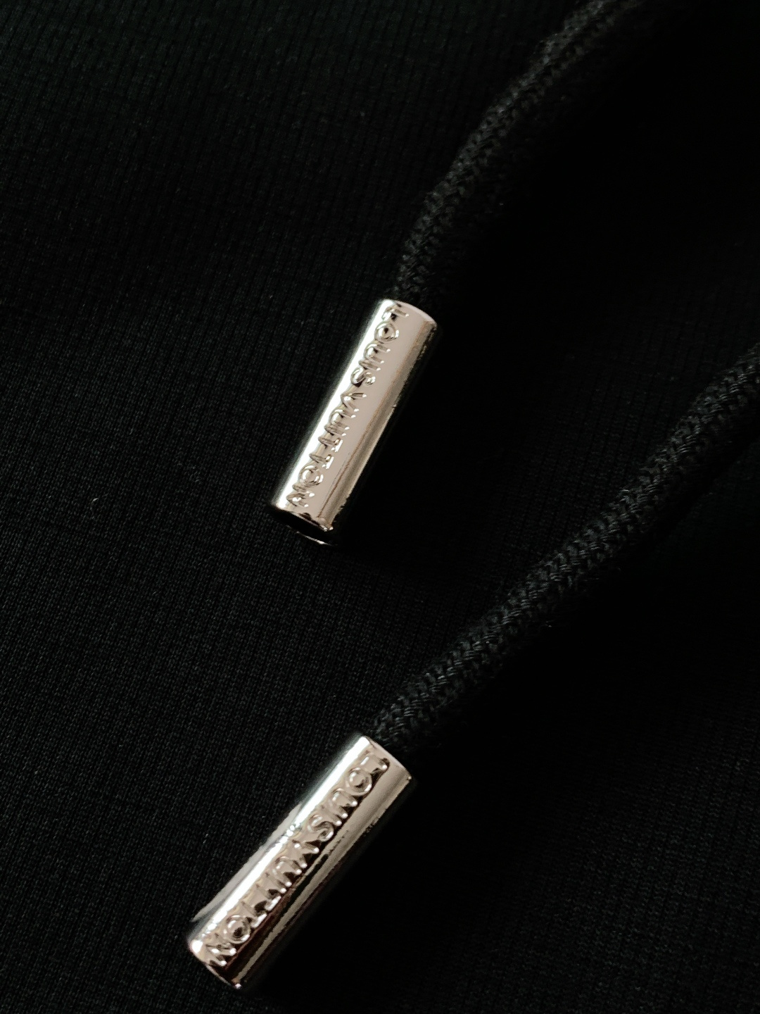 LouisVuitton 路易威登 2025FW秋冬新品 刺绣抽绳休闲裤时尚系列，独特设计，抽绳休闲长裤