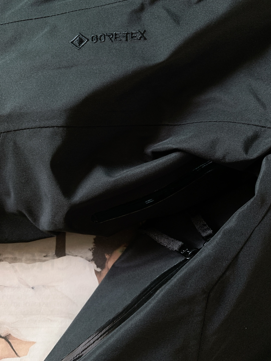 ARCTERYX 始祖鸟 高端户外羽绒防水透气三层压胶，羽绒内胆三合一两件套冲锋衣保暖防风防雨透气登山服