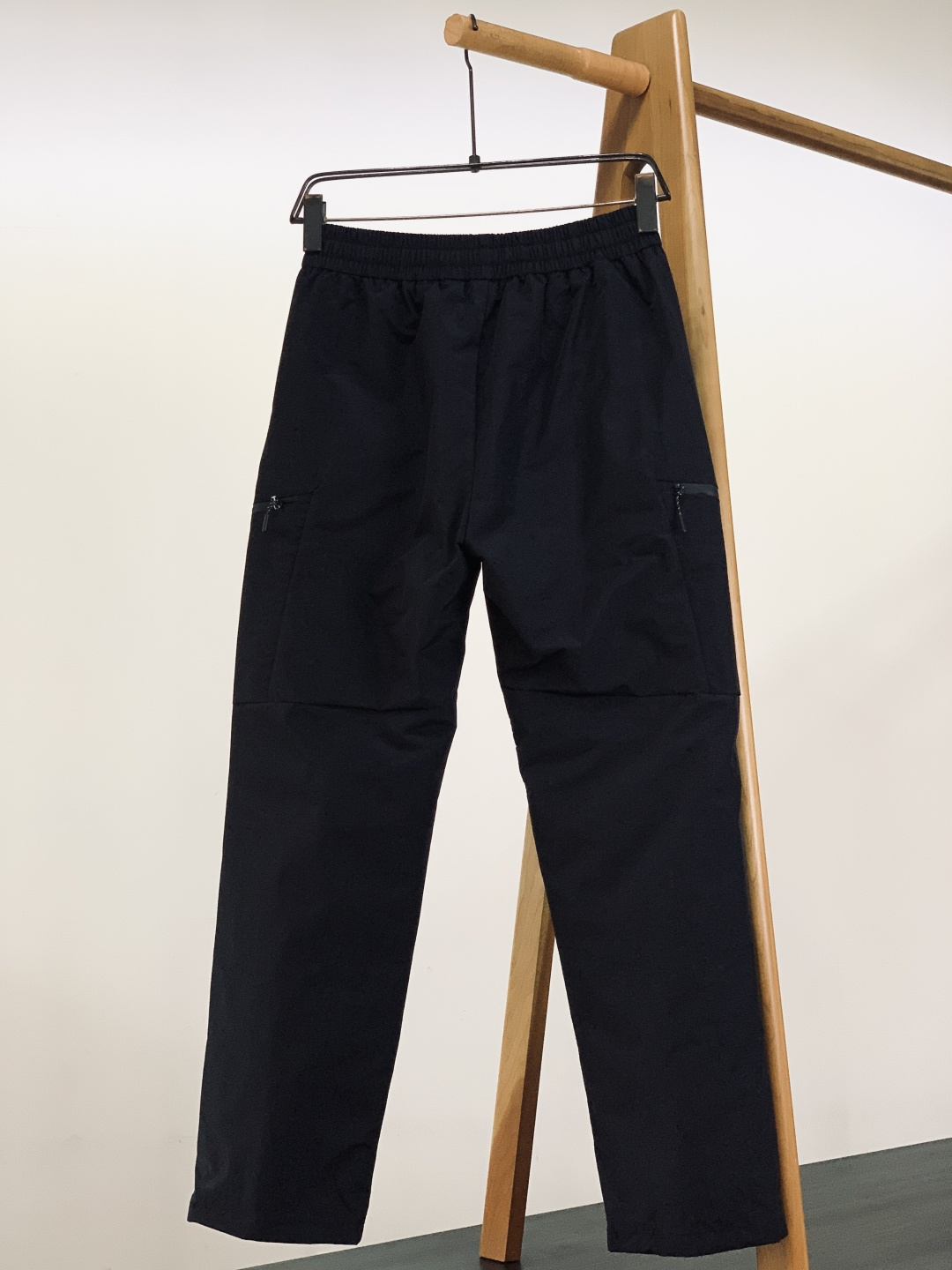 ARCTERYX 始祖鸟 2025FW秋冬新品休闲羽绒裤，户外硬核防护与日常舒适的双向奔赴！高密防风面料