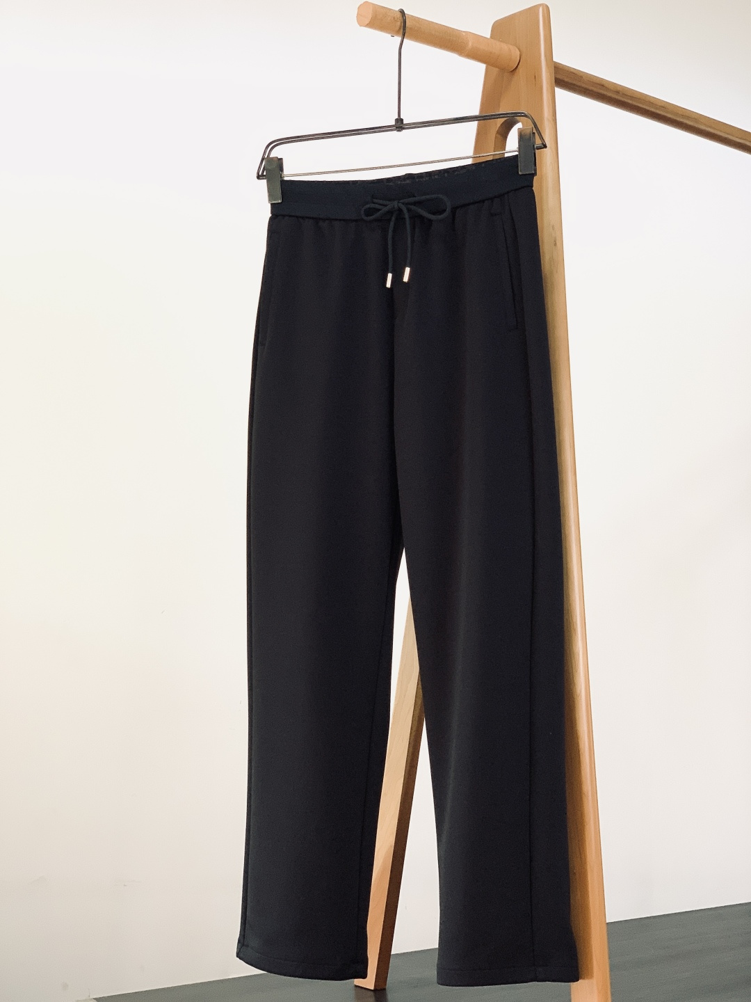 Dior Homme 迪奥·桀傲 2025FW秋冬新品 把法式轻奢刻进细节里！经典黑白双色搭配金属绳扣，