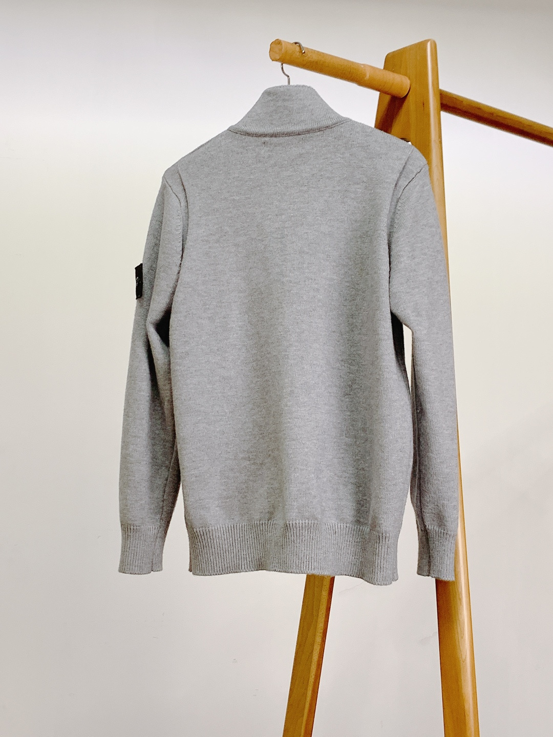 Stone Island 石头岛 拉链开衫毛衣 男女情款毛衣 单穿和内搭都超级好看！ 内搭一排扣子也太美