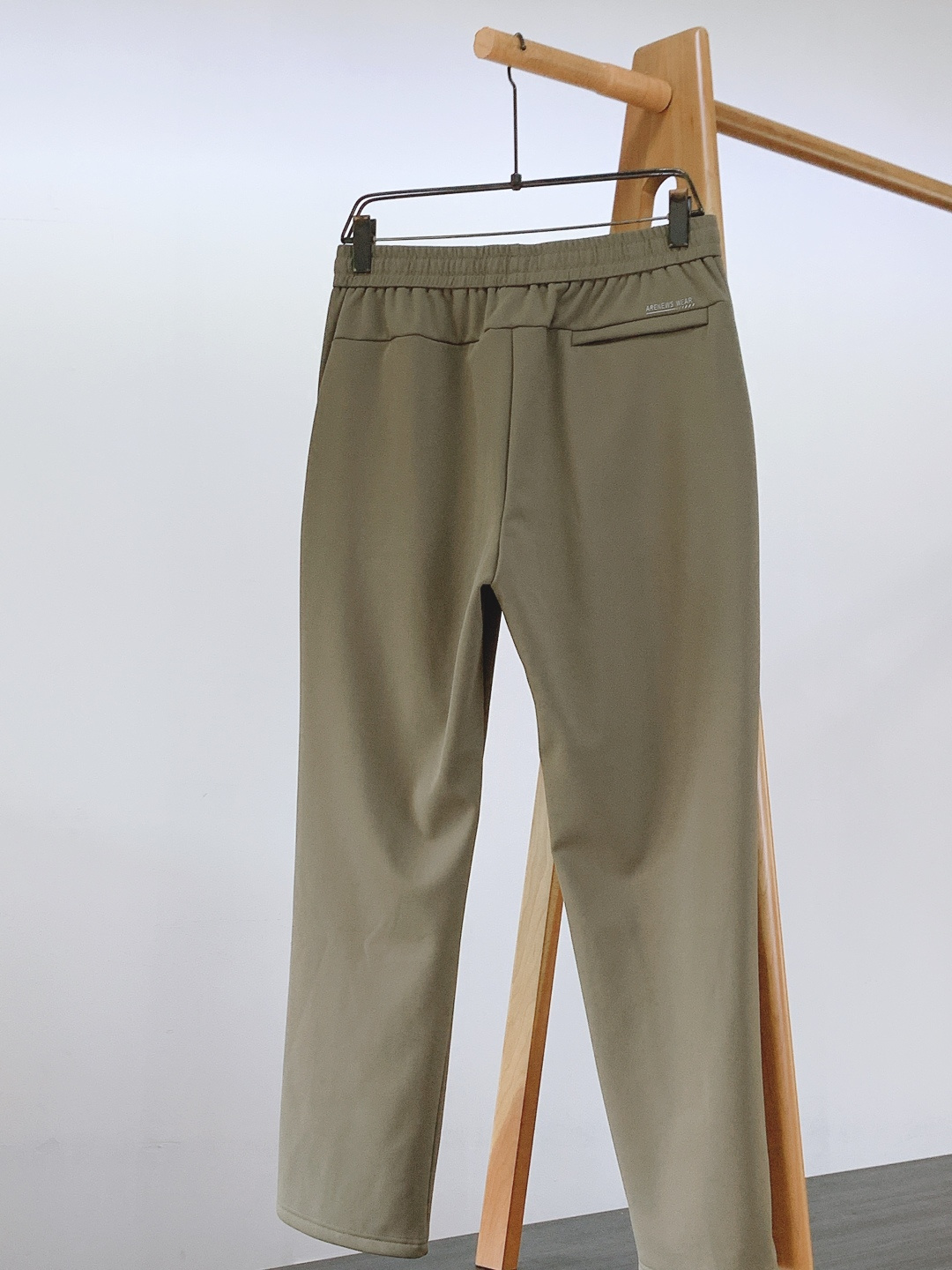 Kiton 奇顿 2025FW秋冬新品加绒休闲裤把意式高端质感拉满！细腻面料搭配软糯加绒内里，保暖又亲肤