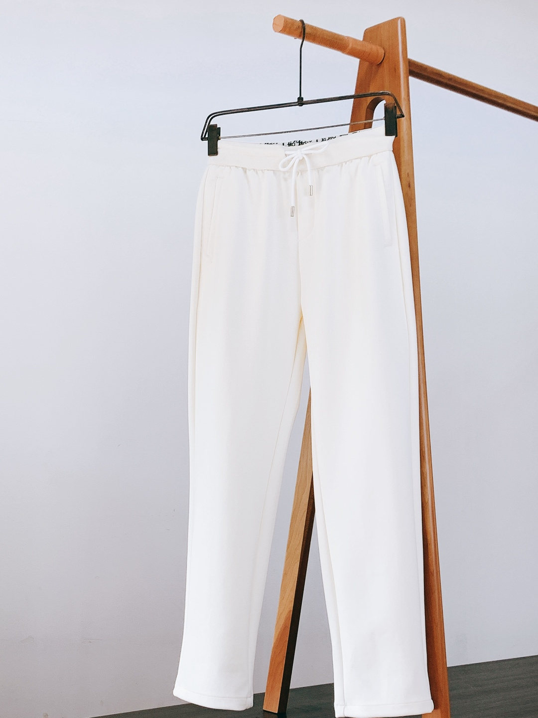 Dior Homme 迪奥·桀傲 2025FW秋冬新品 把法式轻奢刻进细节里！经典黑白双色搭配金属绳扣，