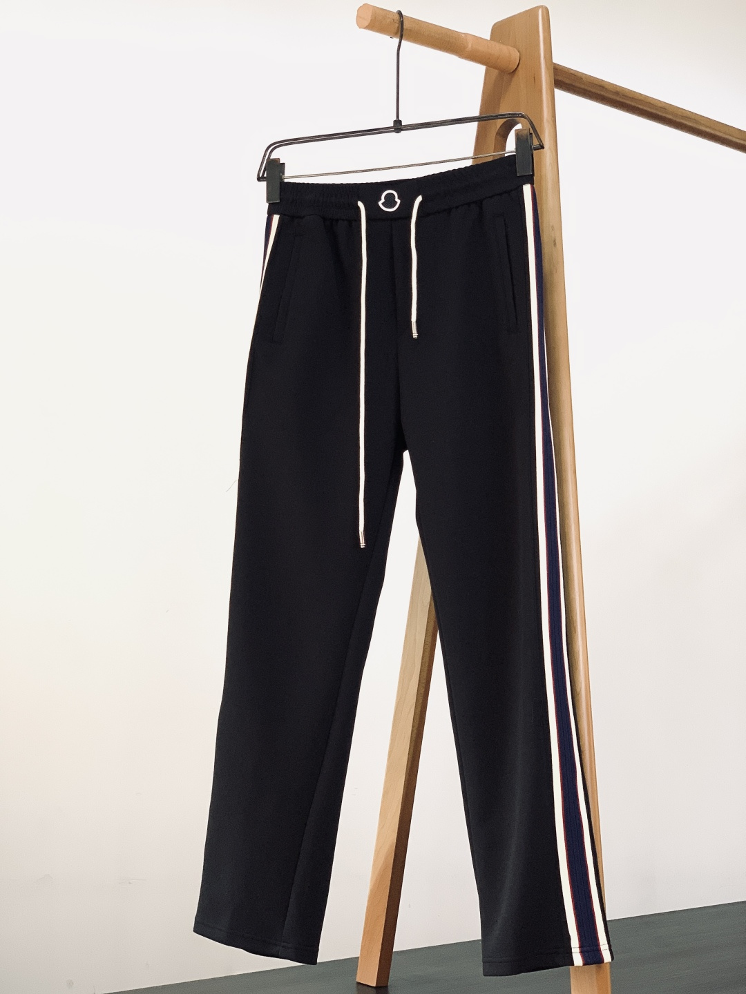 Moncler 蒙口 2025FW秋冬新品 织带抽绳工装休闲裤时尚系列，独特设计，抽绳休闲长裤 订纱开始