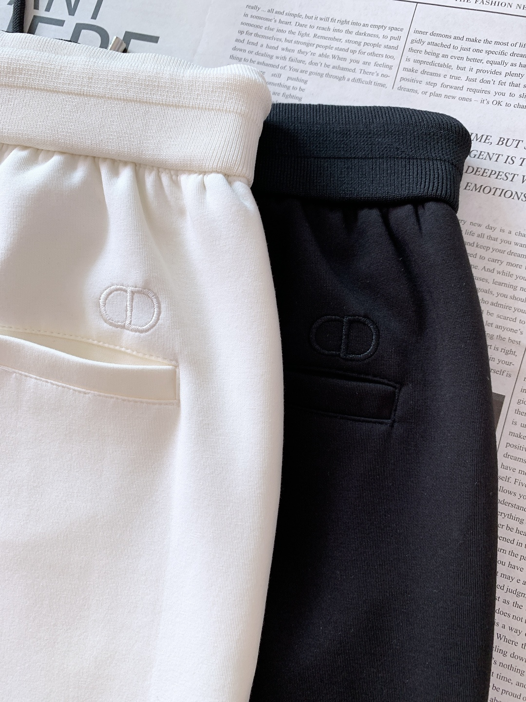 Dior Homme 迪奥·桀傲 2025FW秋冬新品 把法式轻奢刻进细节里！经典黑白双色搭配金属绳扣，