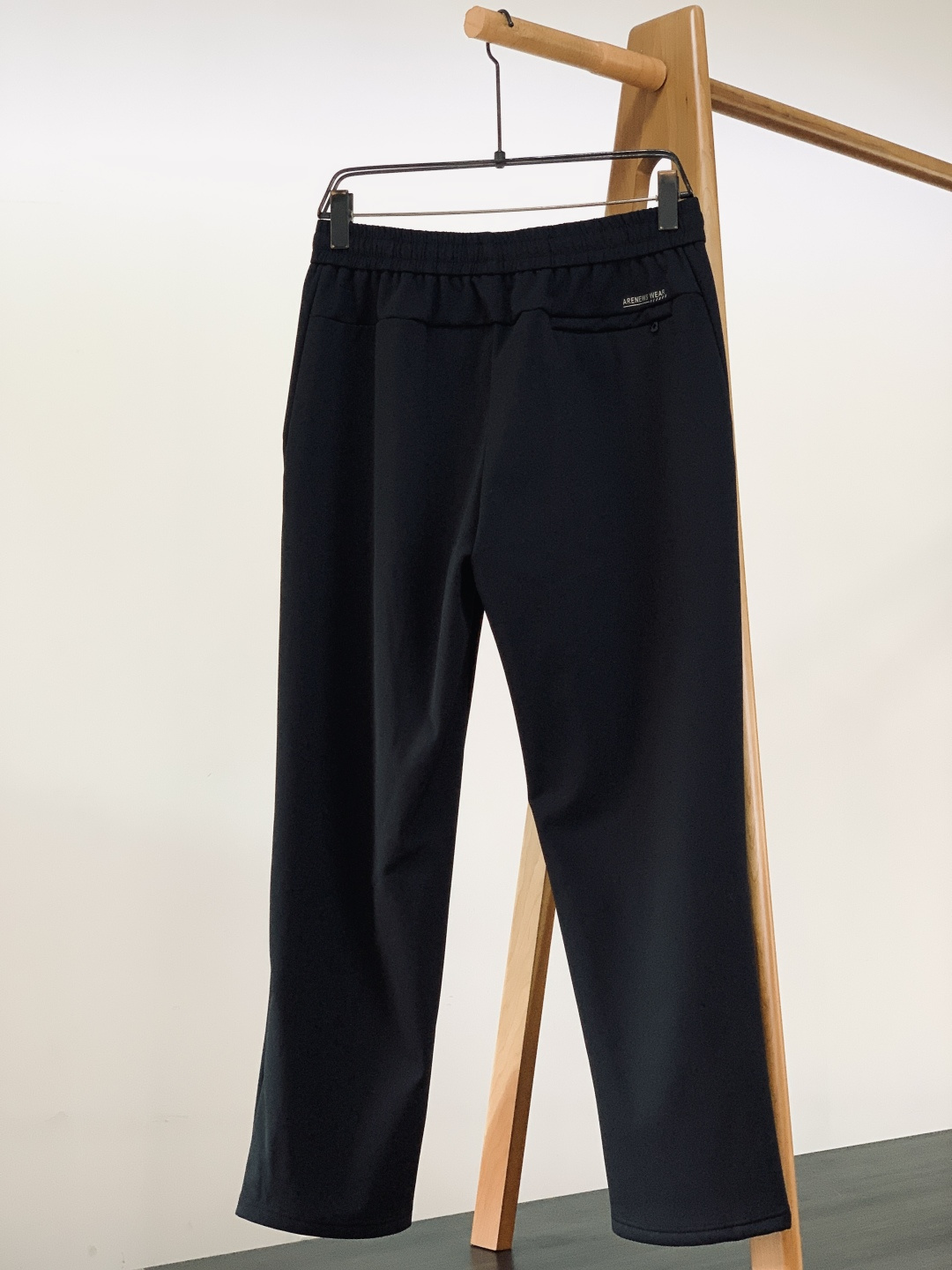 Kiton 奇顿 2025FW秋冬新品加绒休闲裤把意式高端质感拉满！细腻面料搭配软糯加绒内里，保暖又亲肤