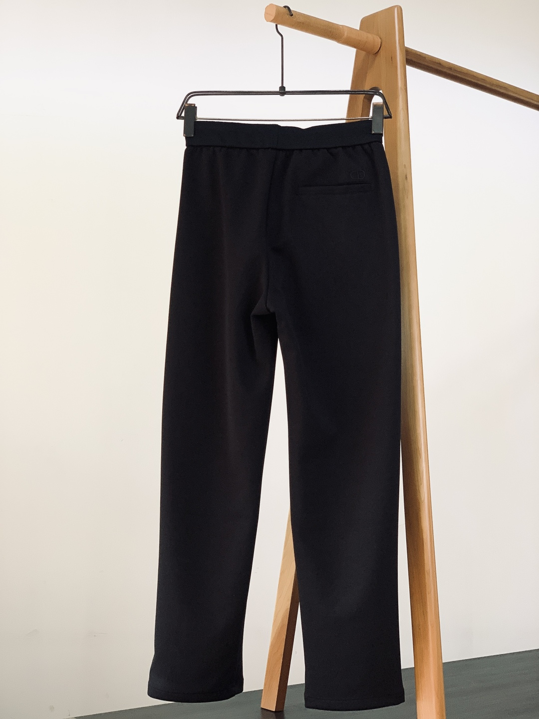 Dior Homme 迪奥·桀傲 2025FW秋冬新品 把法式轻奢刻进细节里！经典黑白双色搭配金属绳扣，