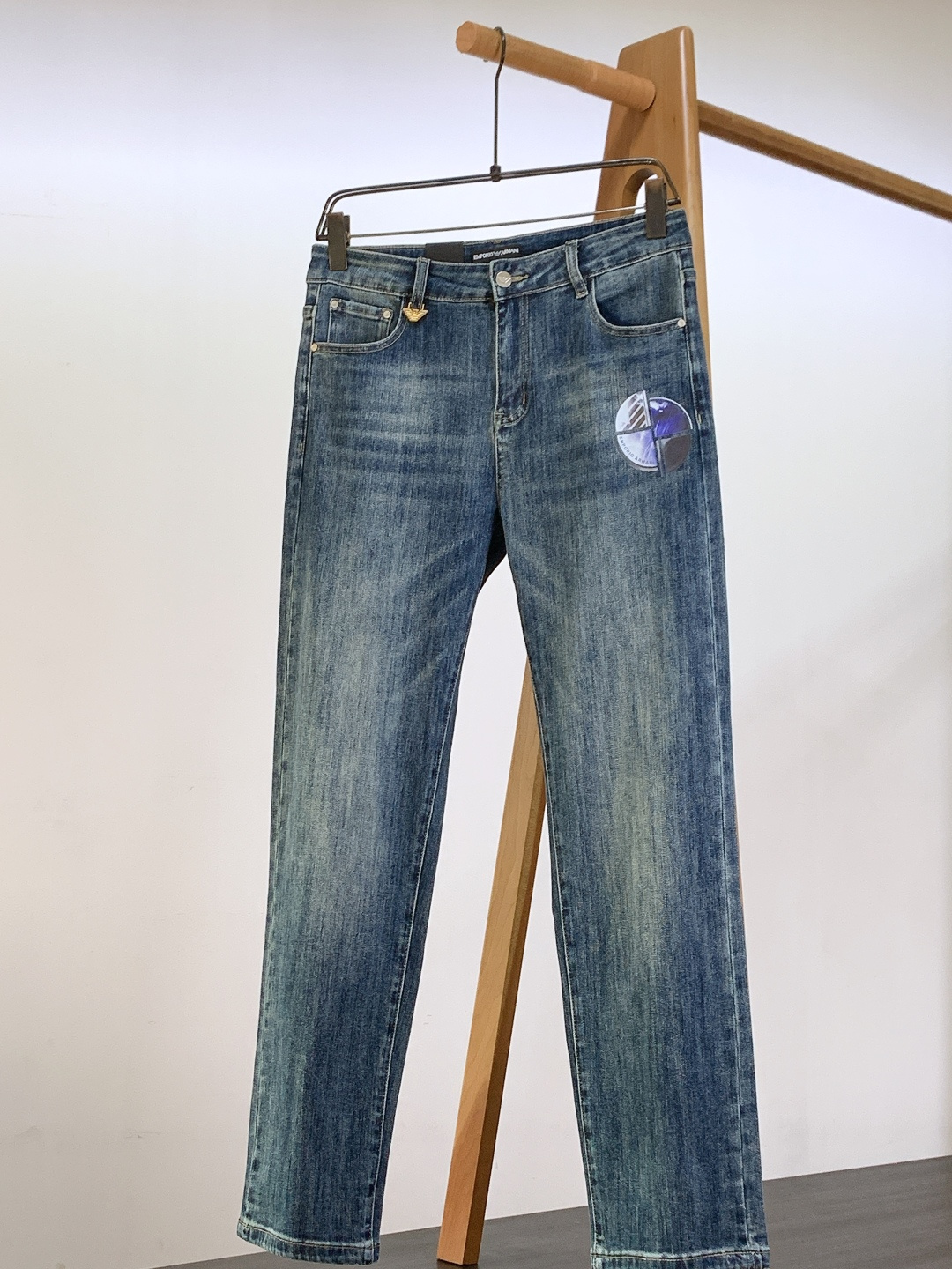 EmPorio Armani 阿玛尼 2025FW秋冬新品 高级时装感 进口牛仔面料 , 洗水牛仔裤。面