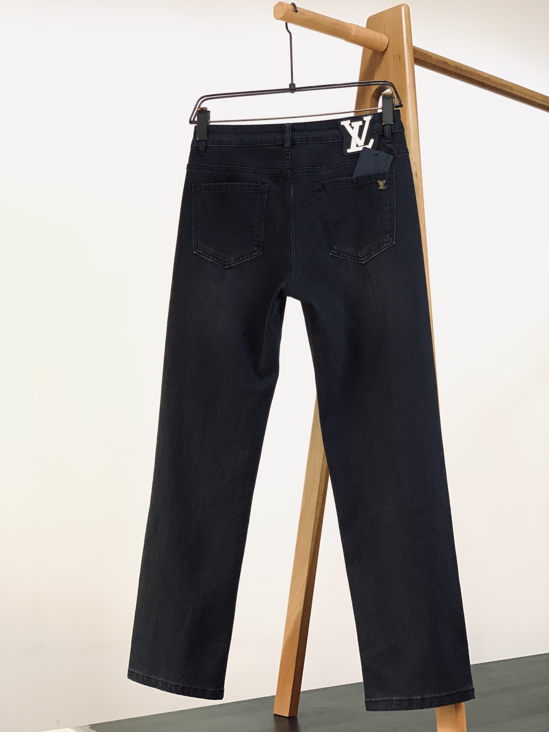 LouisVuitton 路易威登 2025FW秋冬新品 高级时装感 进口牛仔面料 , 洗水牛仔裤。面料