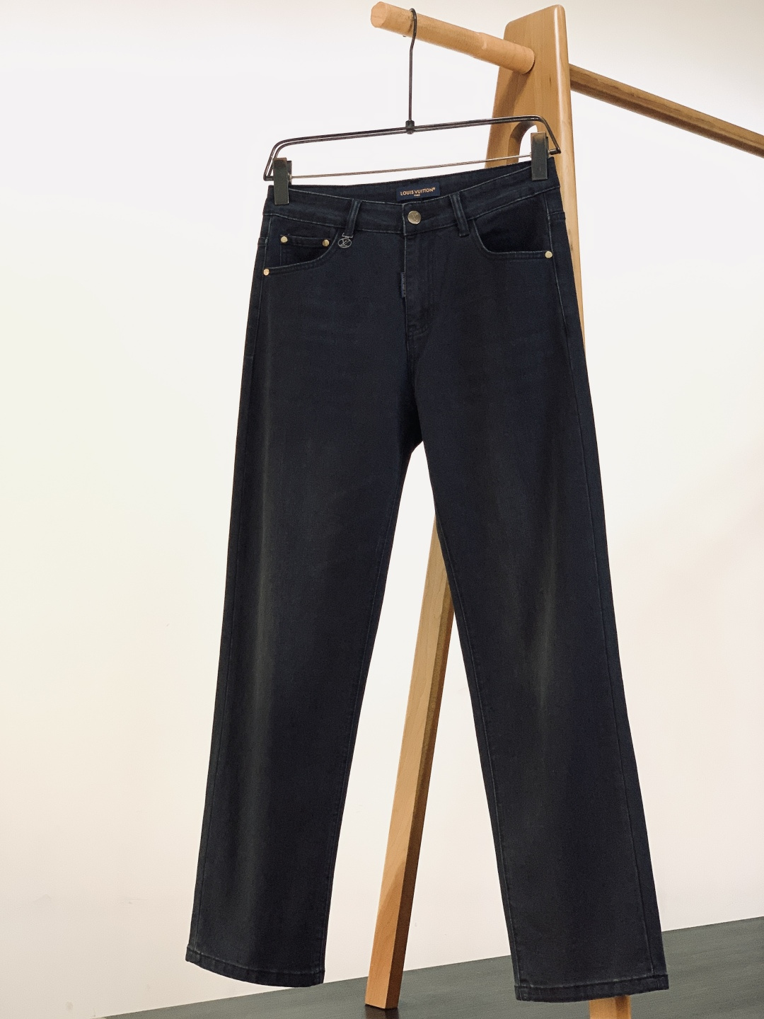 LouisVuitton 路易威登 2025FW秋冬新品 高级时装感 进口牛仔面料 , 洗水牛仔裤。面料
