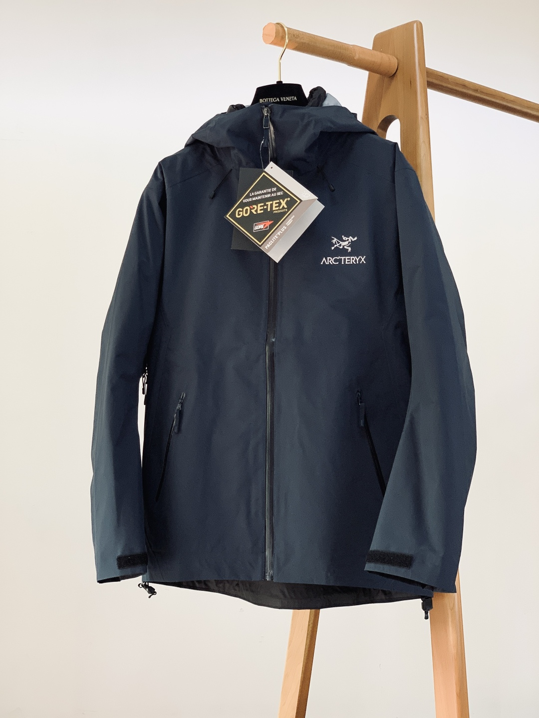 ARCTERYX 始祖鸟 鸟家王炸款三合一冲锋衣羽绒服了来了！一衣三穿！内胆带logo轻薄户外级羽绒服！