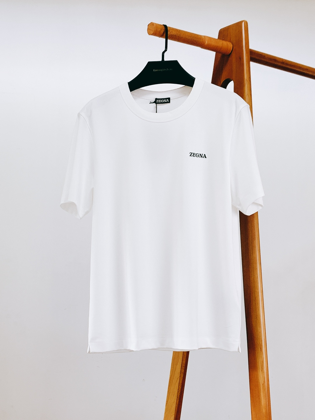 Ermenegildo Zegna 杰尼亚 2026SS早春新品 经典黑白纯色短袖T恤。采用葡萄牙产10