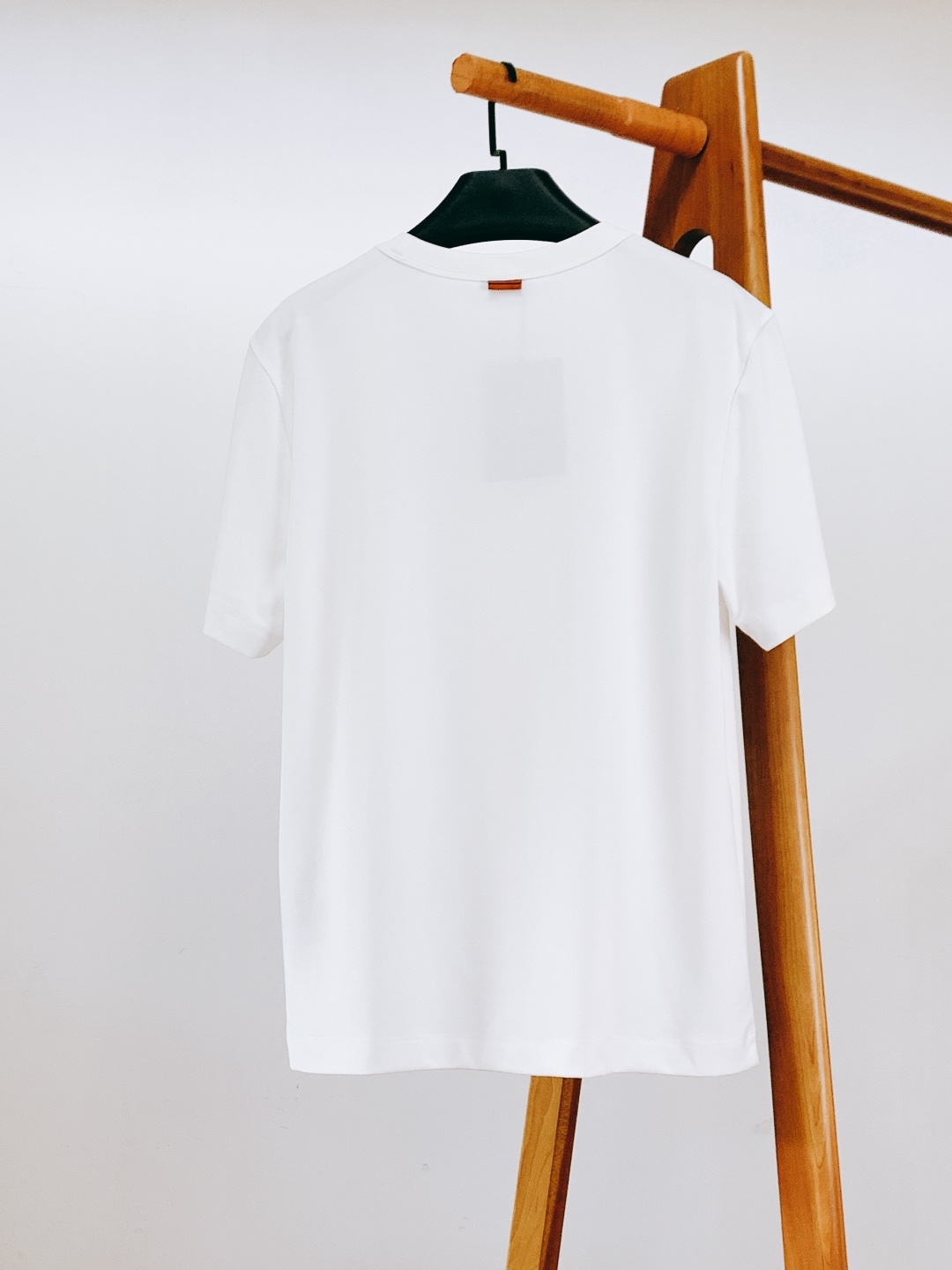 Ermenegildo Zegna 杰尼亚 2026SS早春新品 经典黑白纯色短袖T恤。采用葡萄牙产10