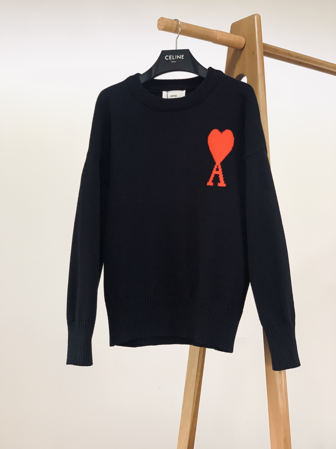 Ami Alexandre Mattiussi 纯色法系桃心❤️套头针织衫，甄选优质羊毛混纺打造，质地细