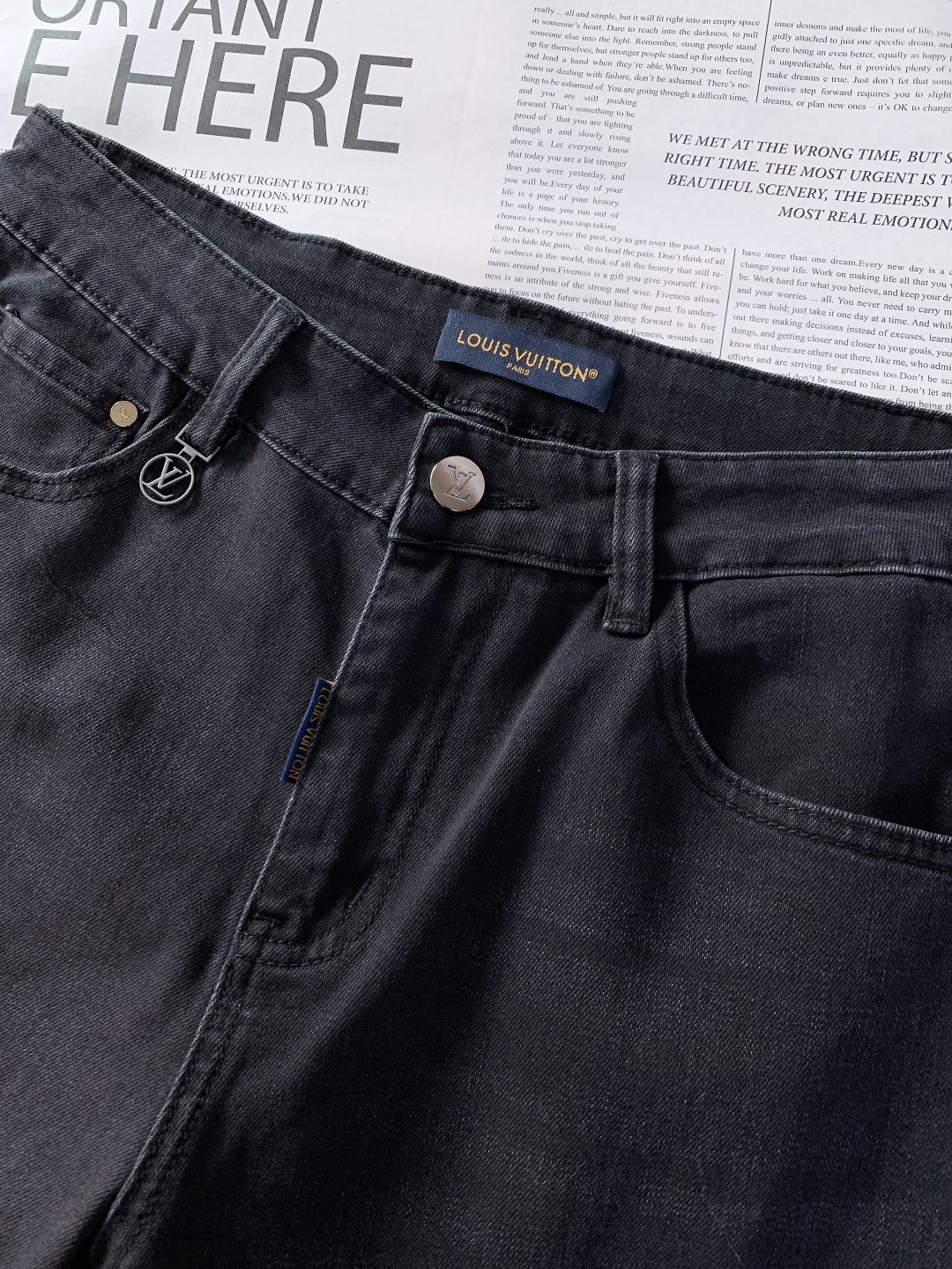 LouisVuitton 路易威登 2025FW秋冬新品 高级时装感 进口牛仔面料 , 洗水牛仔裤。面料