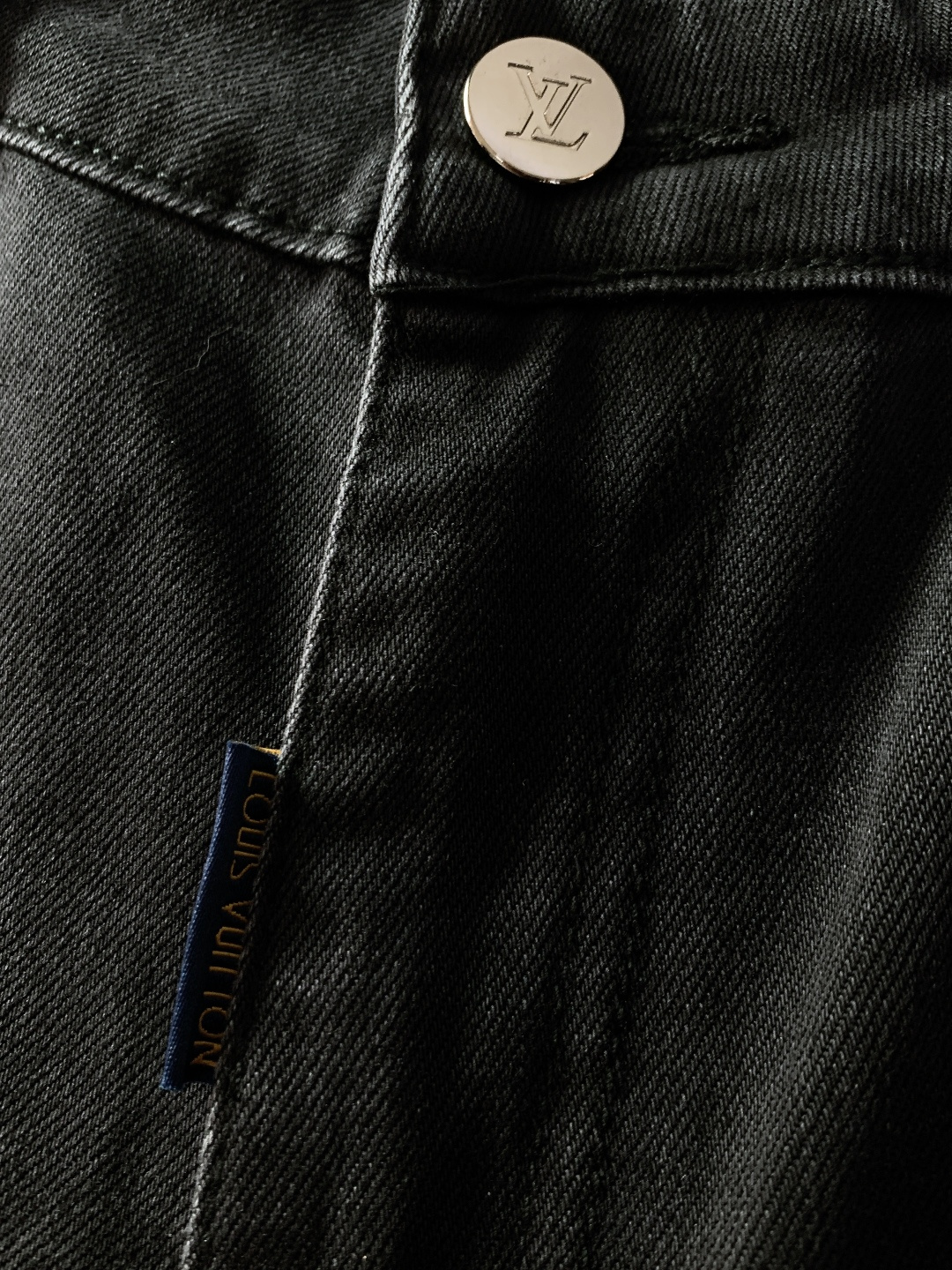 LouisVuitton 路易威登 2025FW秋冬新品 高级时装感 进口牛仔面料 , 洗水牛仔裤。面料