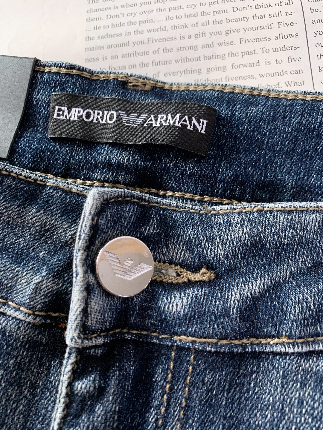 EmPorio Armani 阿玛尼 2025FW秋冬新品 高级时装感 进口牛仔面料 , 洗水牛仔裤。面