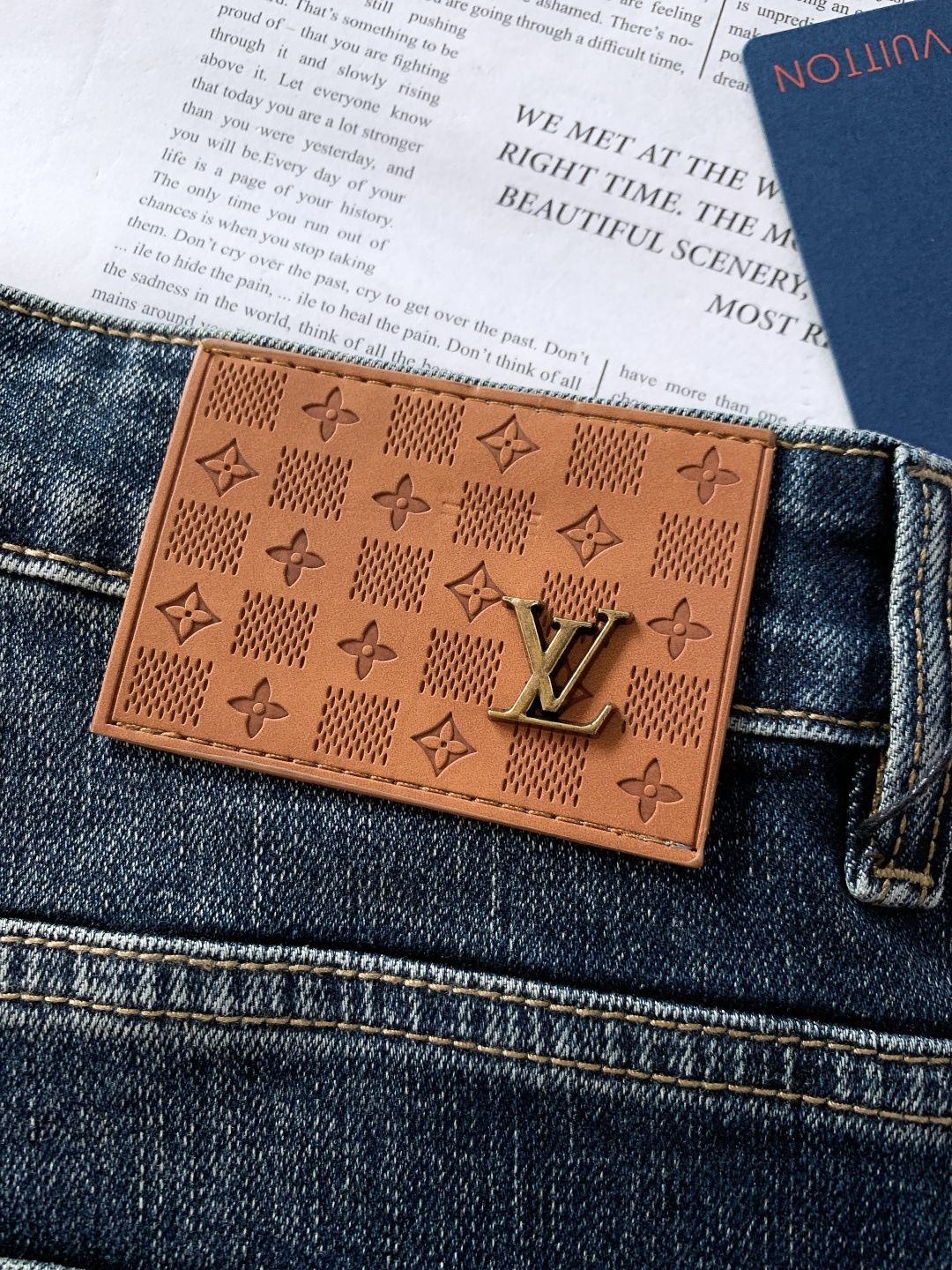 LouisVuitton 路易威登 2025FW秋冬新品 高级时装感 进口牛仔面料 , 洗水牛仔裤。面料