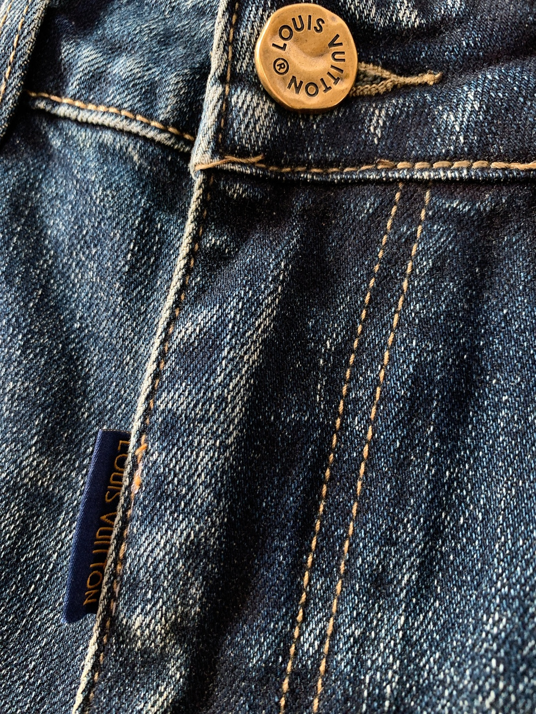 LouisVuitton 路易威登 2025FW秋冬新品 高级时装感 进口牛仔面料 , 洗水牛仔裤。面料