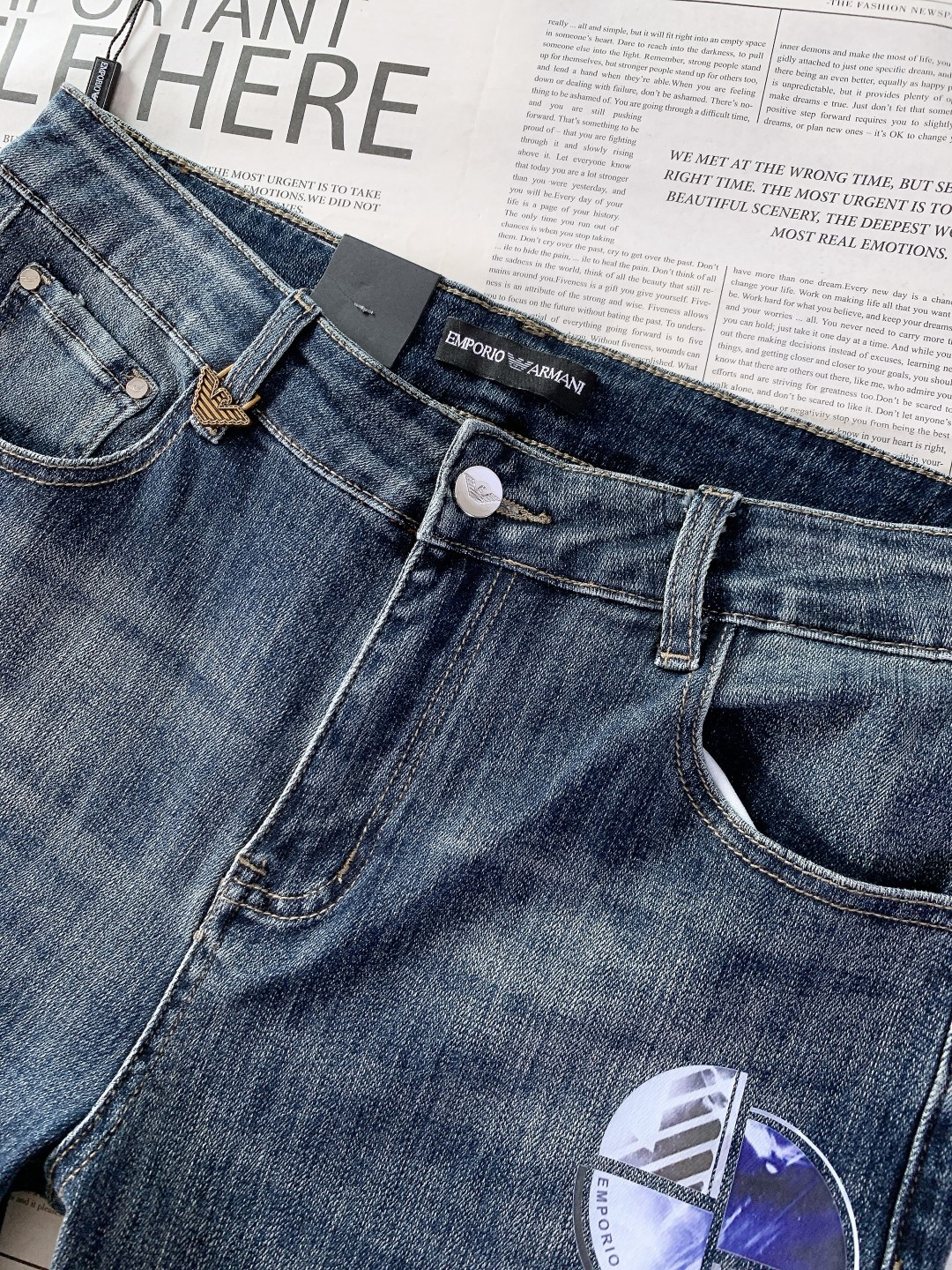 EmPorio Armani 阿玛尼 2025FW秋冬新品 高级时装感 进口牛仔面料 , 洗水牛仔裤。面