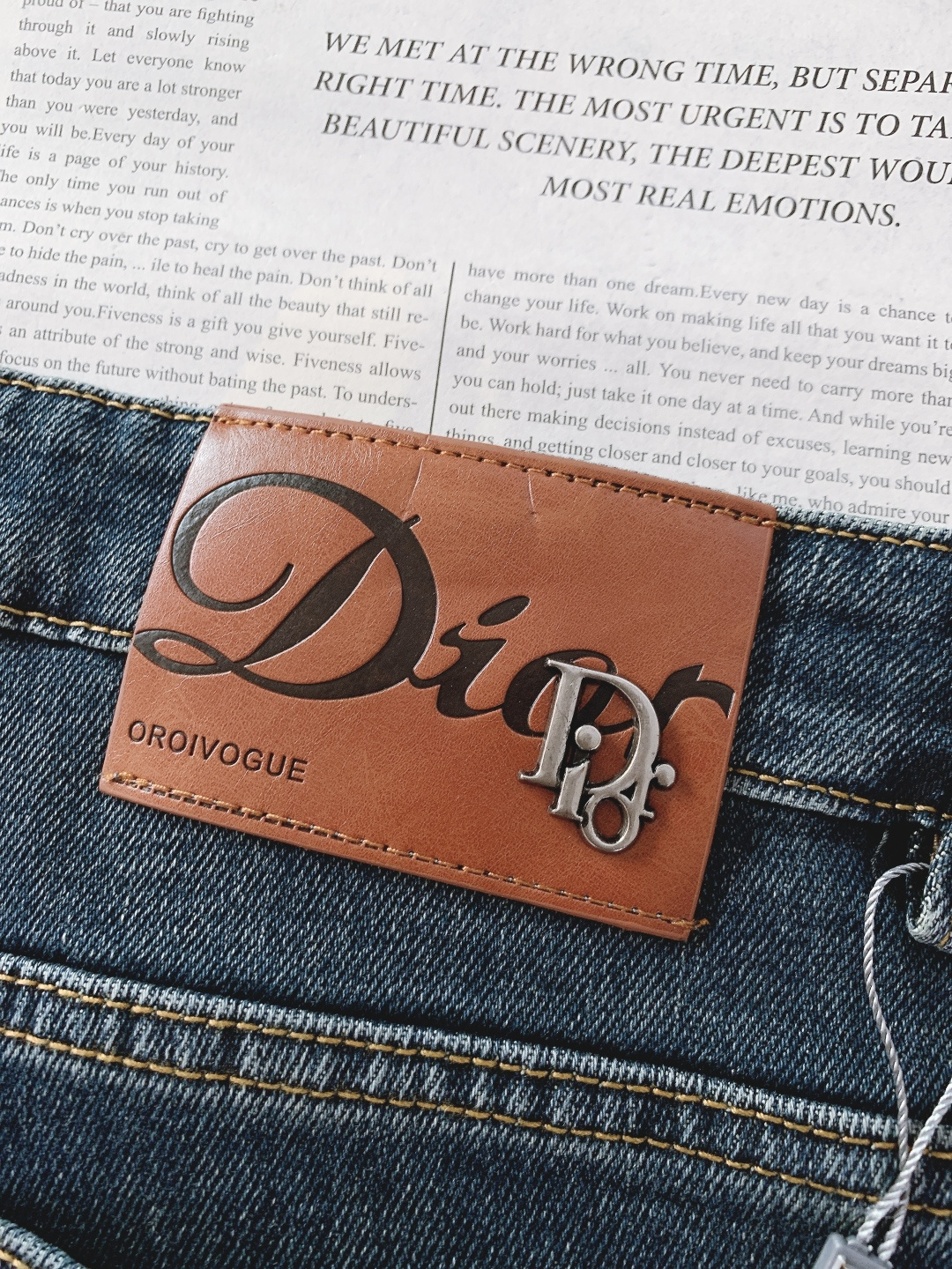 Dior Homme 迪奥·桀傲 2025FW秋冬新品 高级时装感 进口牛仔面料 , 洗水牛仔裤。面料很