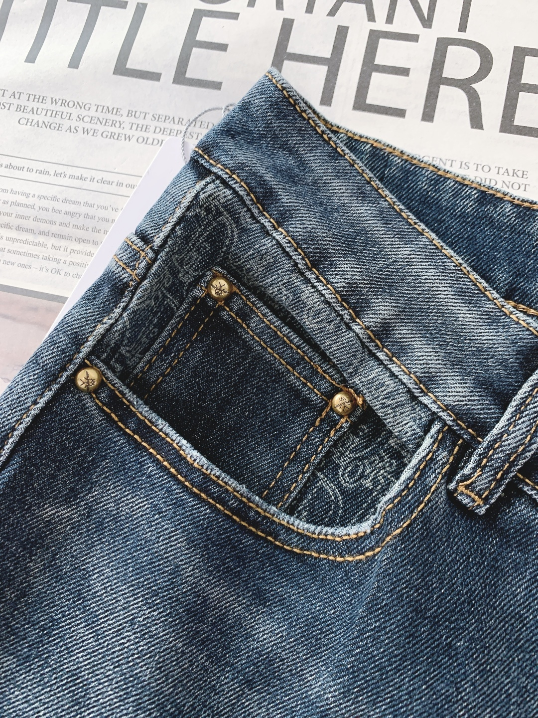 Dior Homme 迪奥·桀傲 2025FW秋冬新品 高级时装感 进口牛仔面料 , 洗水牛仔裤。面料很