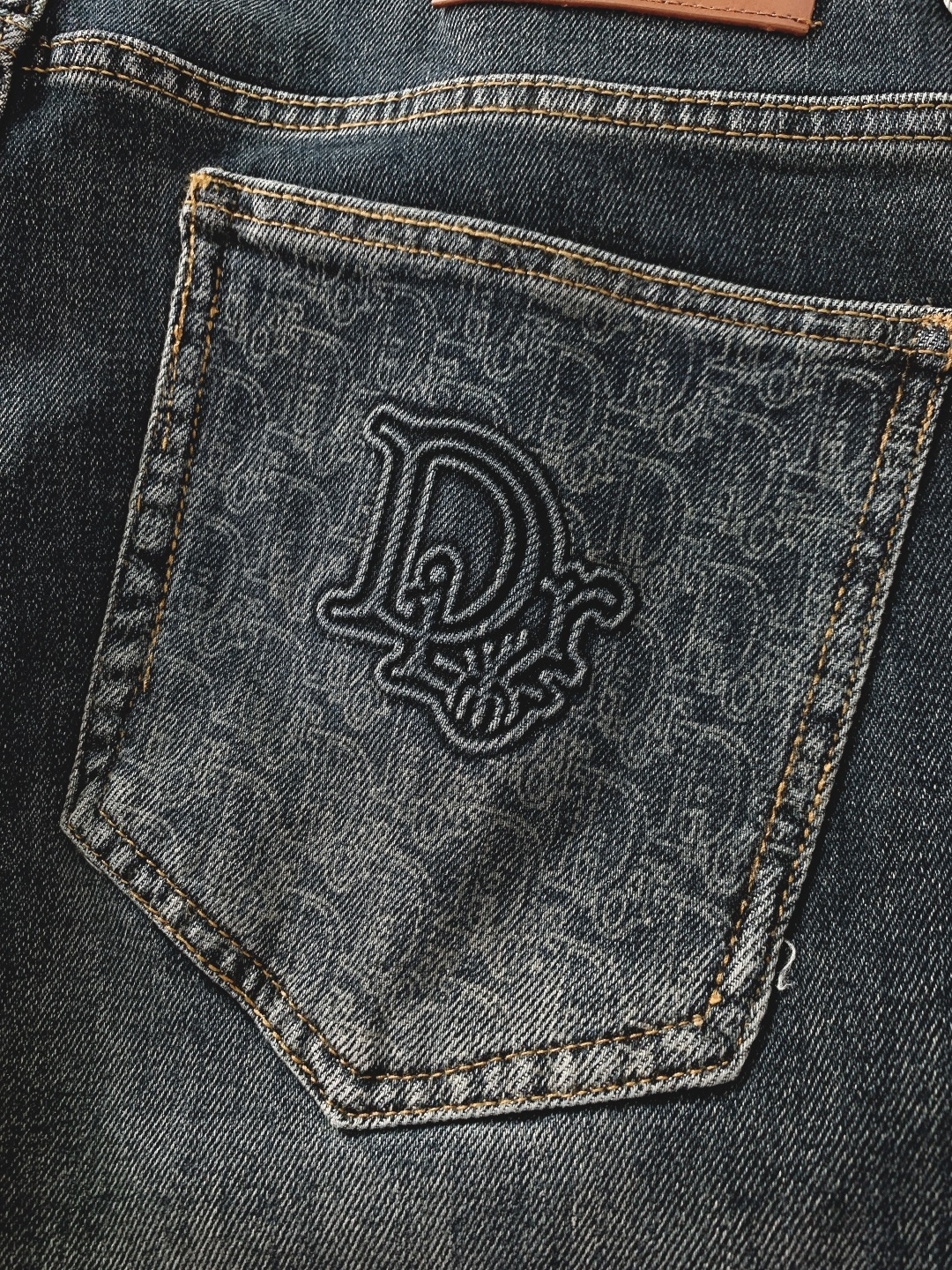 Dior Homme 迪奥·桀傲 2025FW秋冬新品 高级时装感 进口牛仔面料 , 洗水牛仔裤。面料很