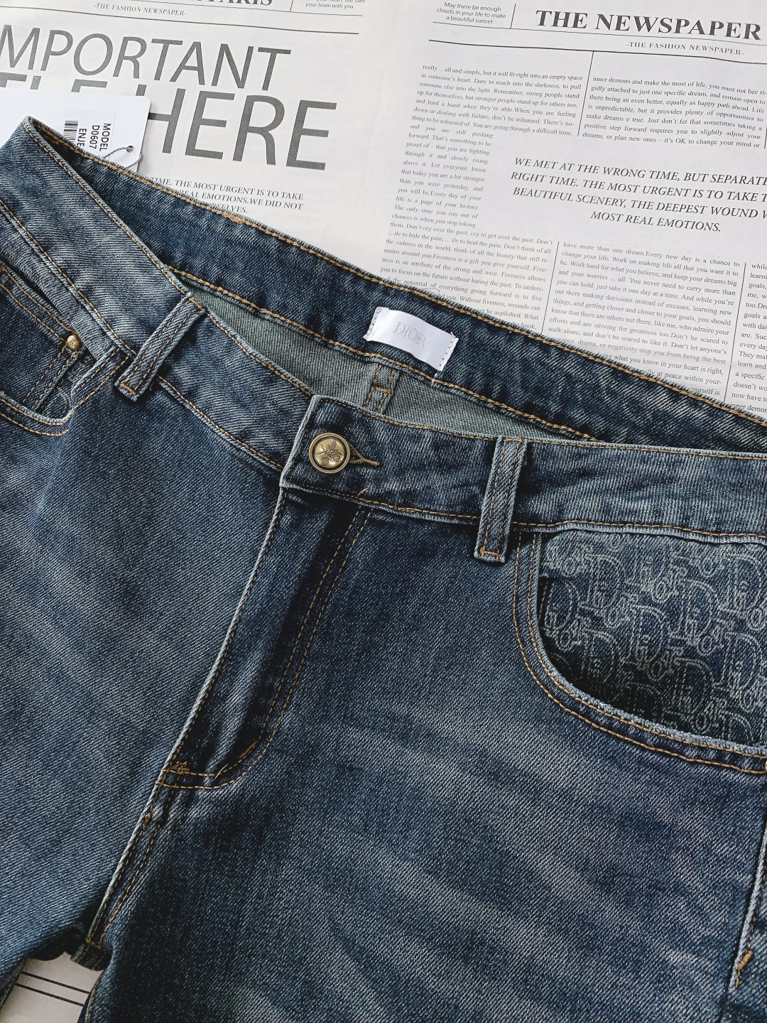 Dior Homme 迪奥·桀傲 2025FW秋冬新品 高级时装感 进口牛仔面料 , 洗水牛仔裤。面料很