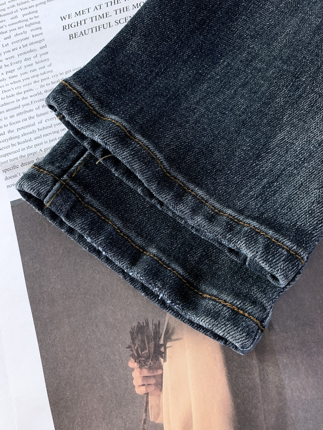 Gucci 古驰 2025FW秋冬新品 经典单宁牛仔裤。采用高密丹宁面料，经复古水洗工艺打造出做旧渐变纹