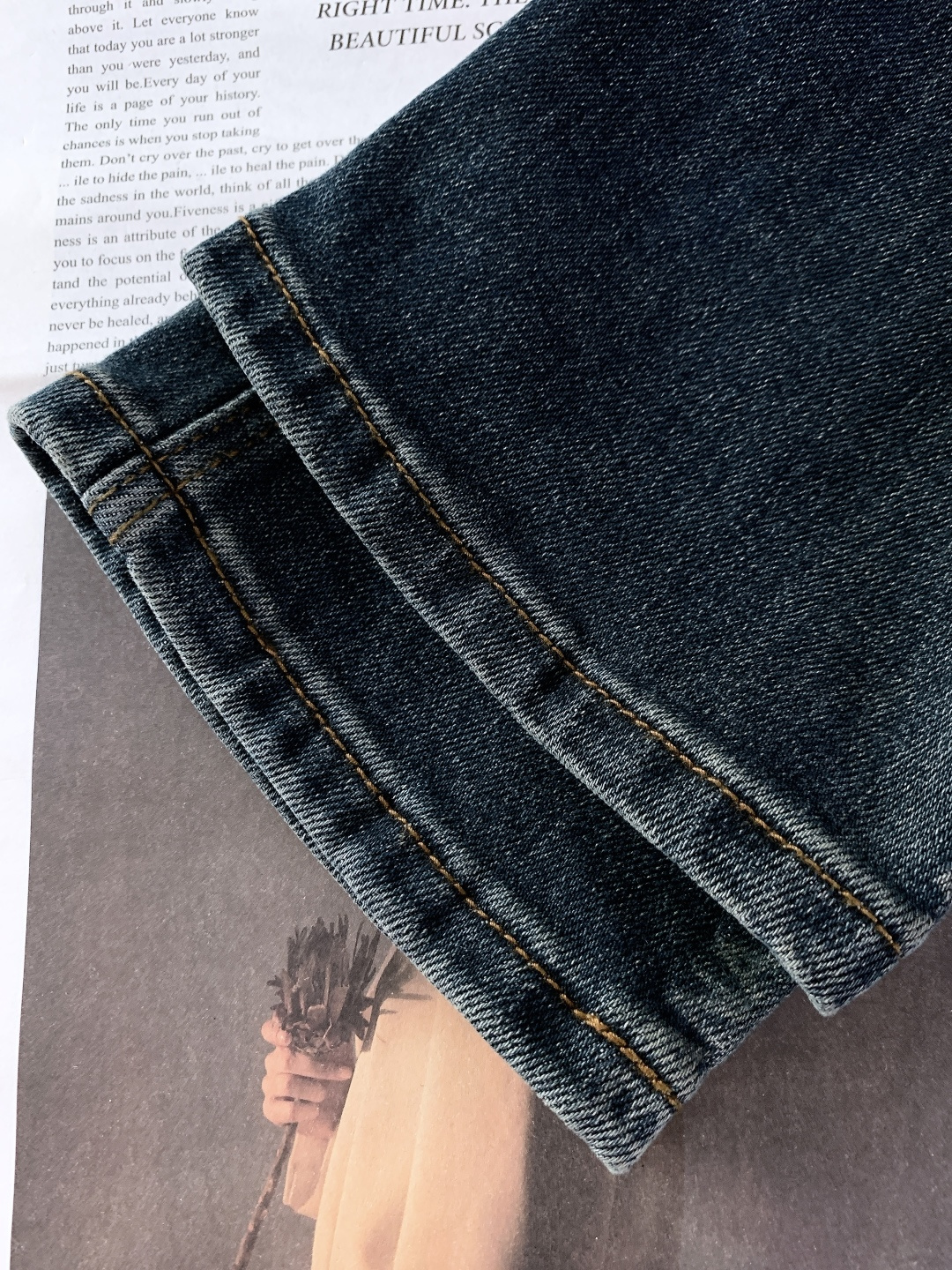 DOLCE&GABBANA 杜嘉班纳2025FW秋冬新品 经典单宁牛仔裤。采用高密丹宁面料，经复古水洗与