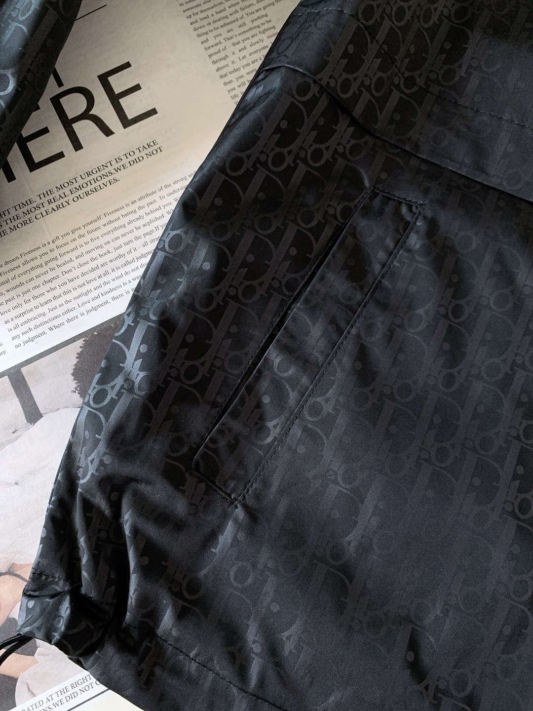 Dior Homme 迪奥·桀傲 2025FW秋冬新品 经典老花连帽外套。选用高密防风尼龙面料，质地轻薄