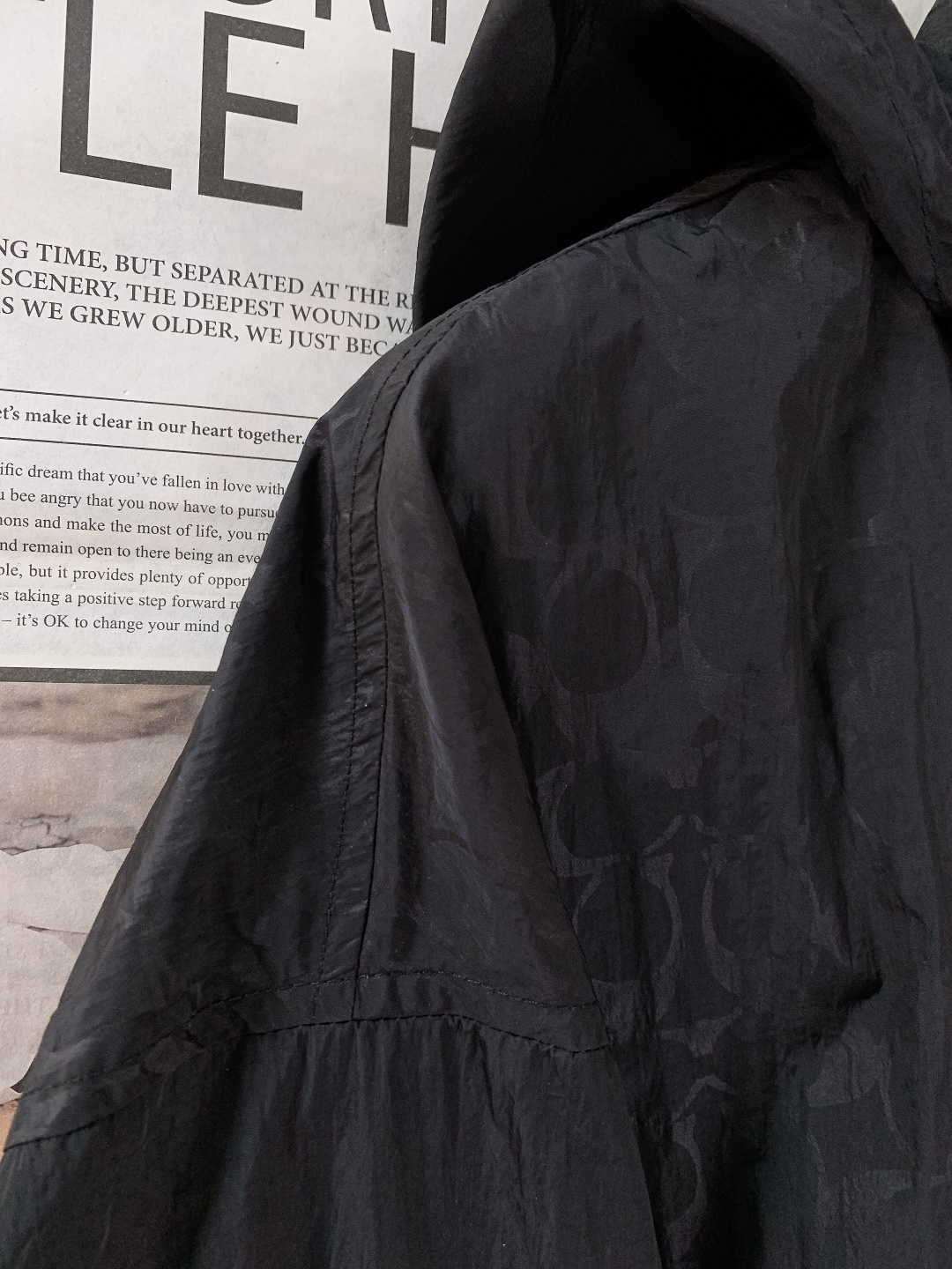 Coach 蔻驰 男士拼色户外夹克上衣外套休闲舒适通勤高级感！！产品介绍DETAILS 描述这款户外夹克