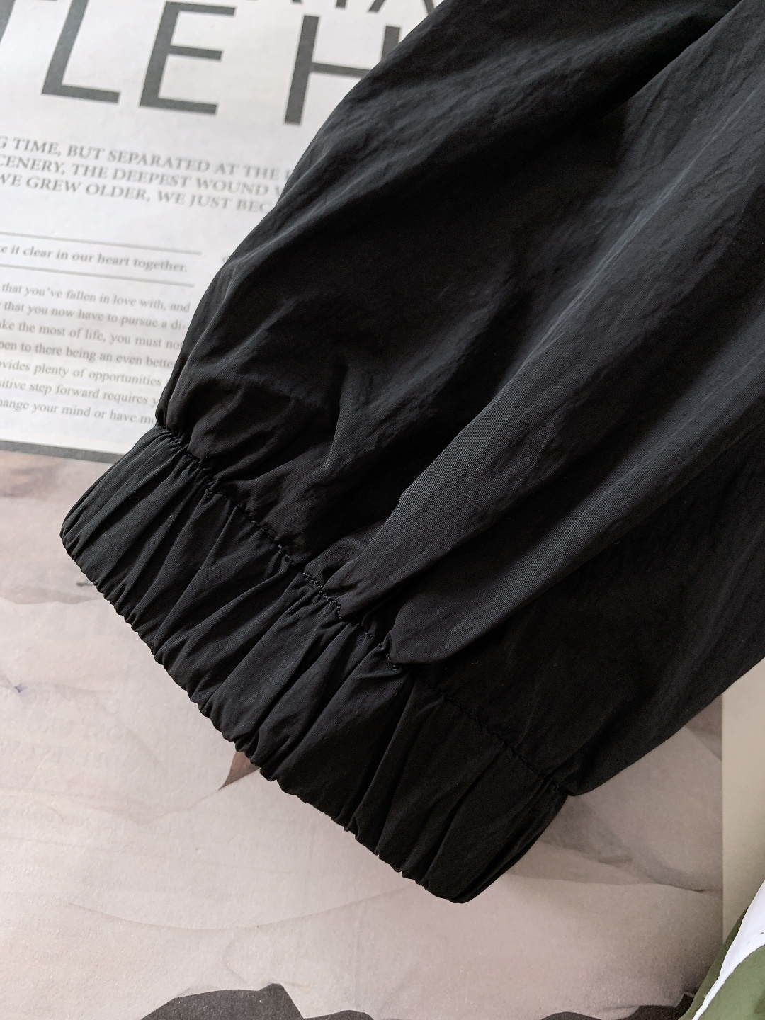 Coach 蔻驰 男士拼色户外夹克上衣外套休闲舒适通勤高级感！！产品介绍DETAILS 描述这款户外夹克