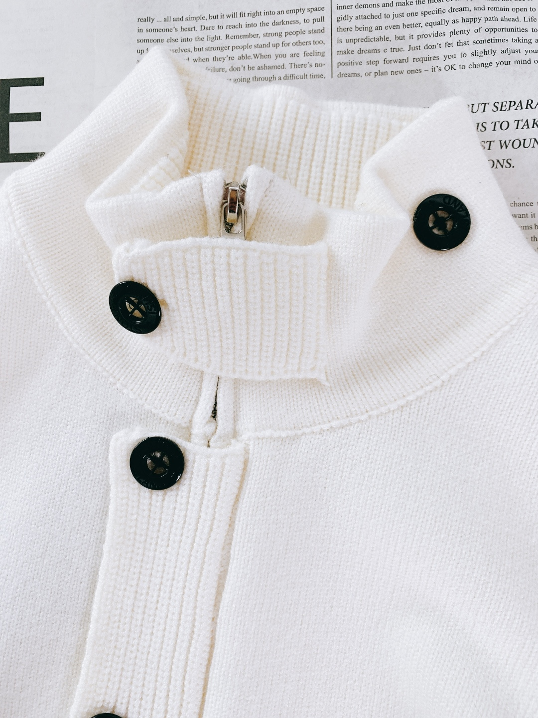 Stone Island 石头岛 拉链开衫毛衣 男女情款毛衣 单穿和内搭都超级好看！ 内搭一排扣子也太美