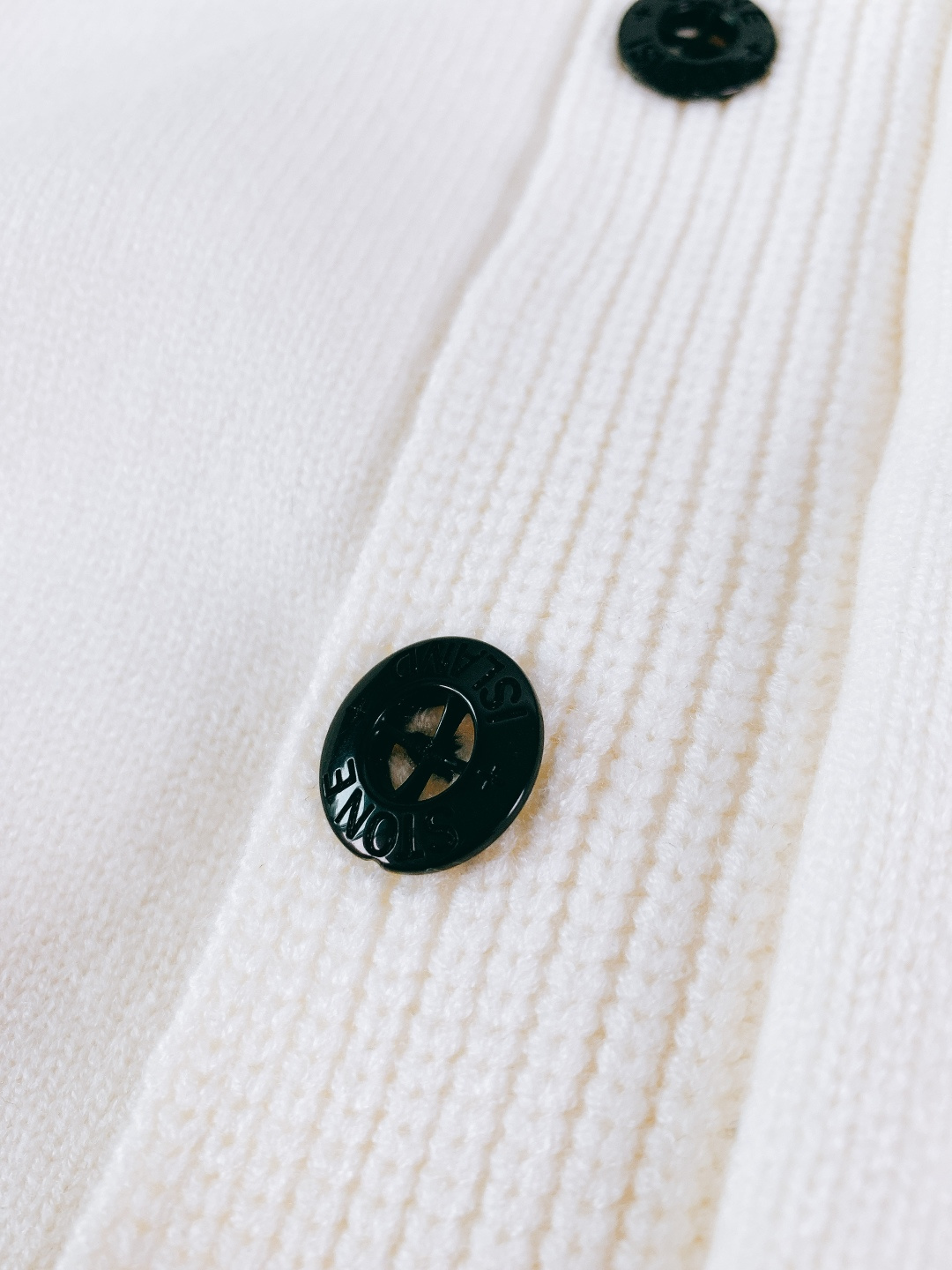 Stone Island 石头岛 拉链开衫毛衣 男女情款毛衣 单穿和内搭都超级好看！ 内搭一排扣子也太美