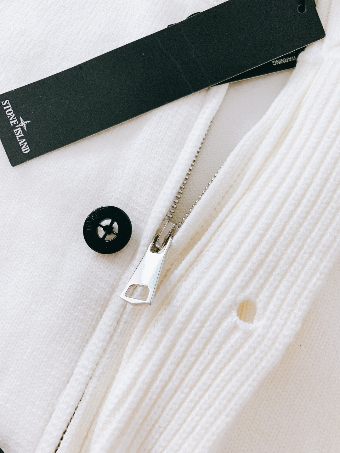 Stone Island 石头岛 拉链开衫毛衣 男女情款毛衣 单穿和内搭都超级好看！ 内搭一排扣子也太美