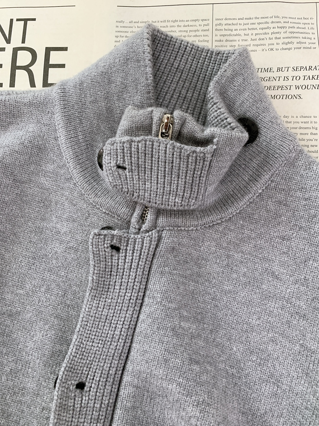 Stone Island 石头岛 拉链开衫毛衣 男女情款毛衣 单穿和内搭都超级好看！ 内搭一排扣子也太美