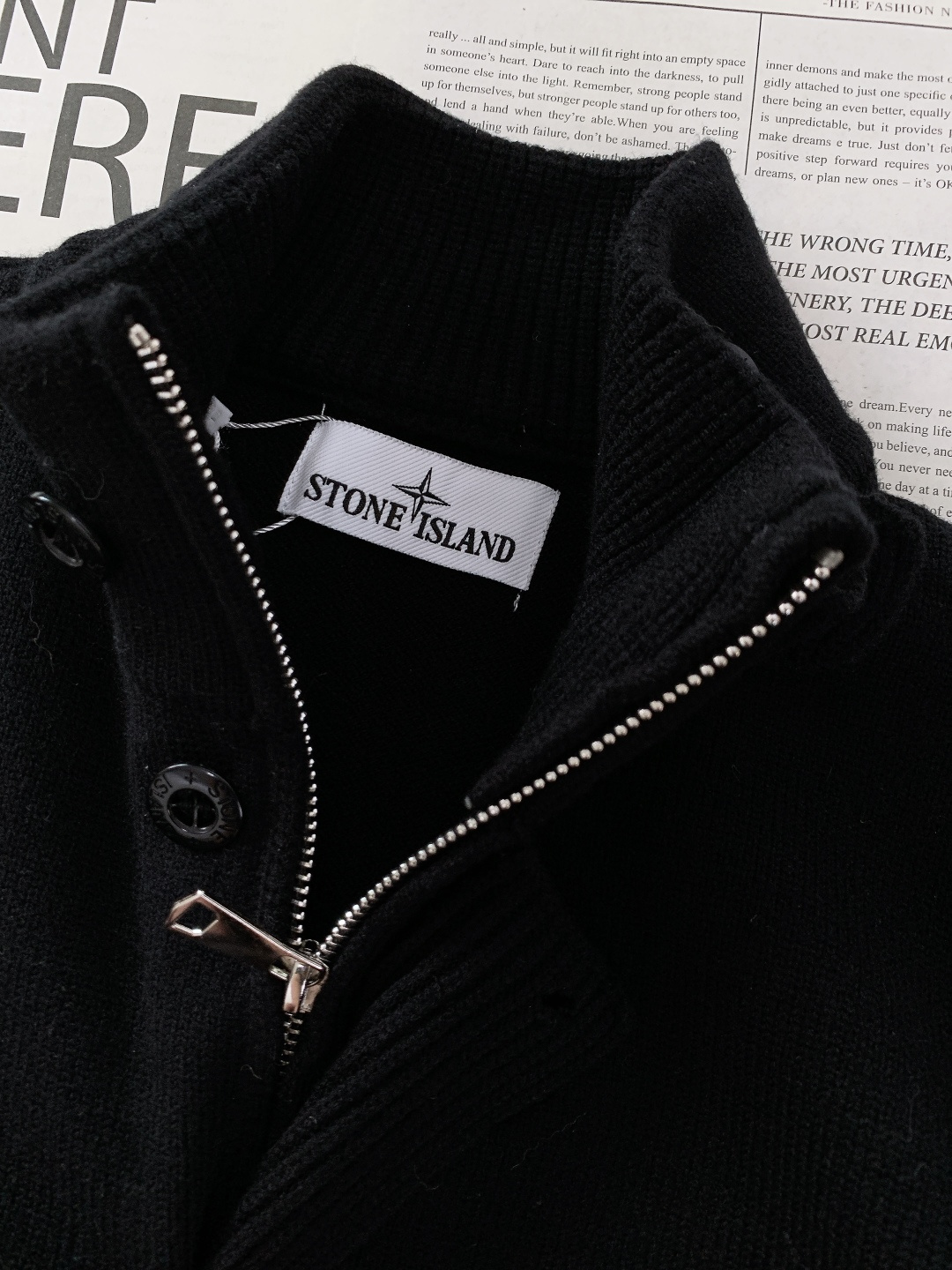 Stone Island 石头岛 拉链开衫毛衣 男女情款毛衣 单穿和内搭都超级好看！ 内搭一排扣子也太美