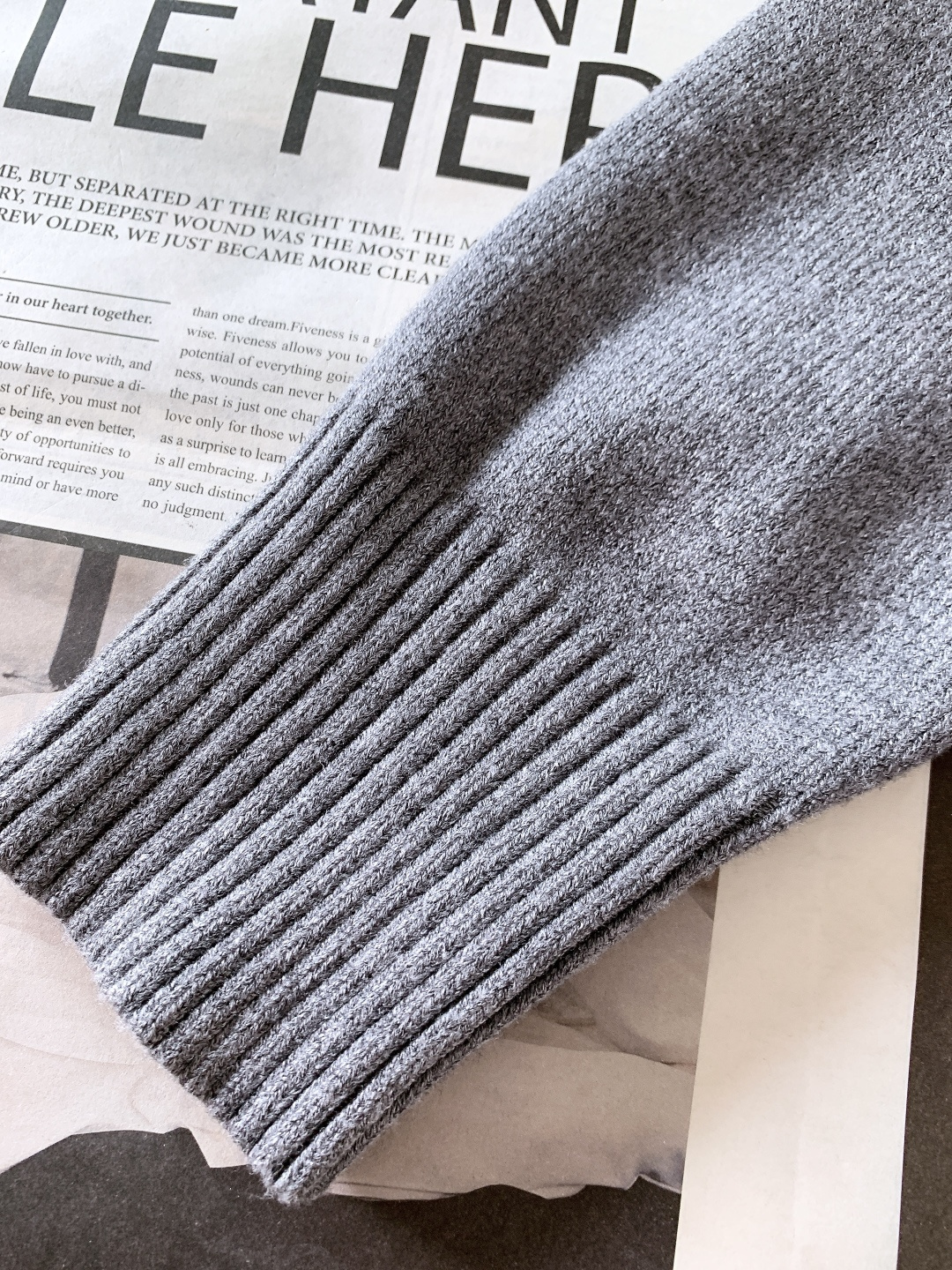 Ami Alexandre Mattiussi 纯色法系桃心❤️套头针织衫，甄选优质羊毛混纺打造，质地细