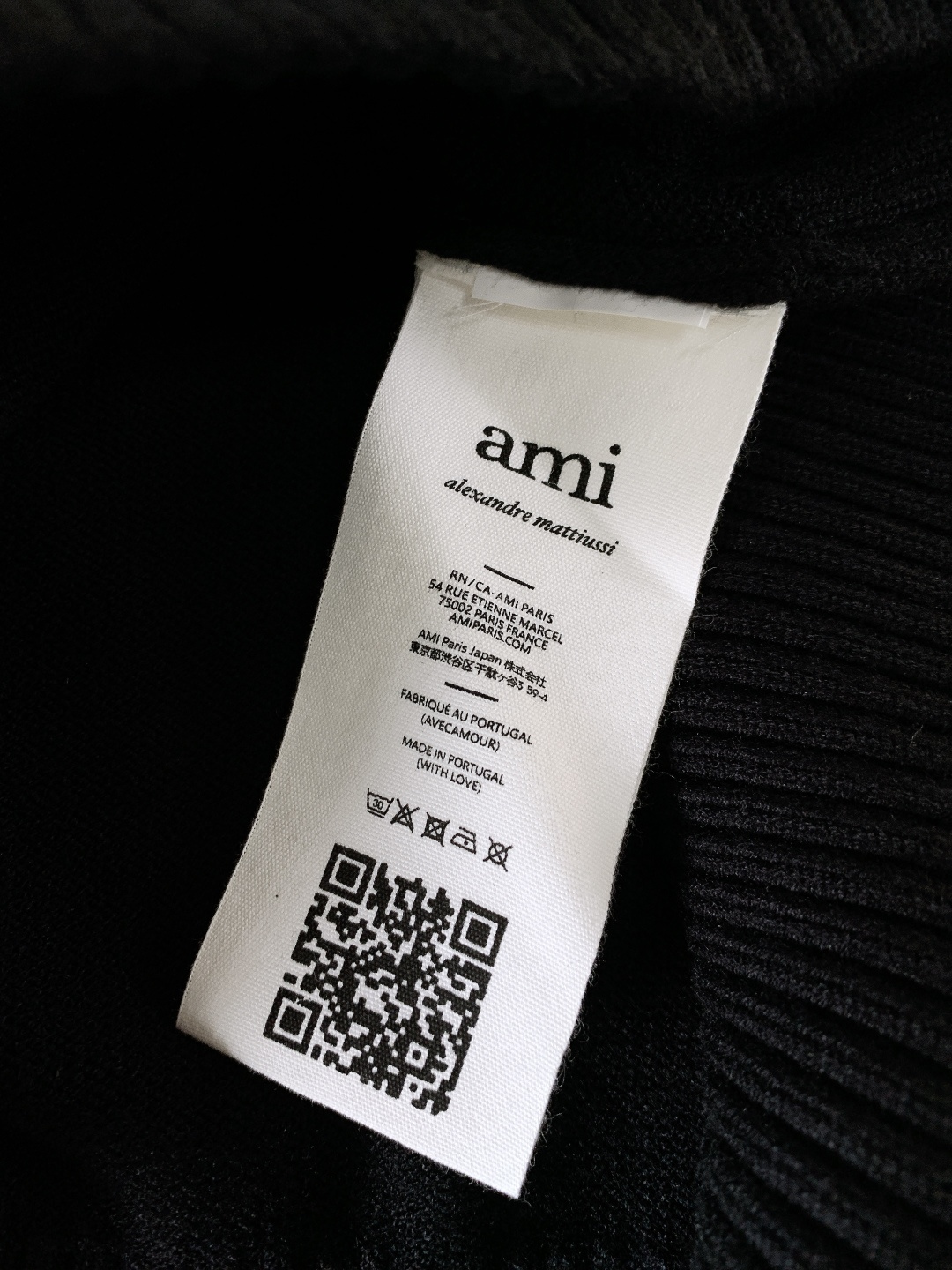 Ami Alexandre Mattiussi 纯色法系桃心❤️套头针织衫，甄选优质羊毛混纺打造，质地细