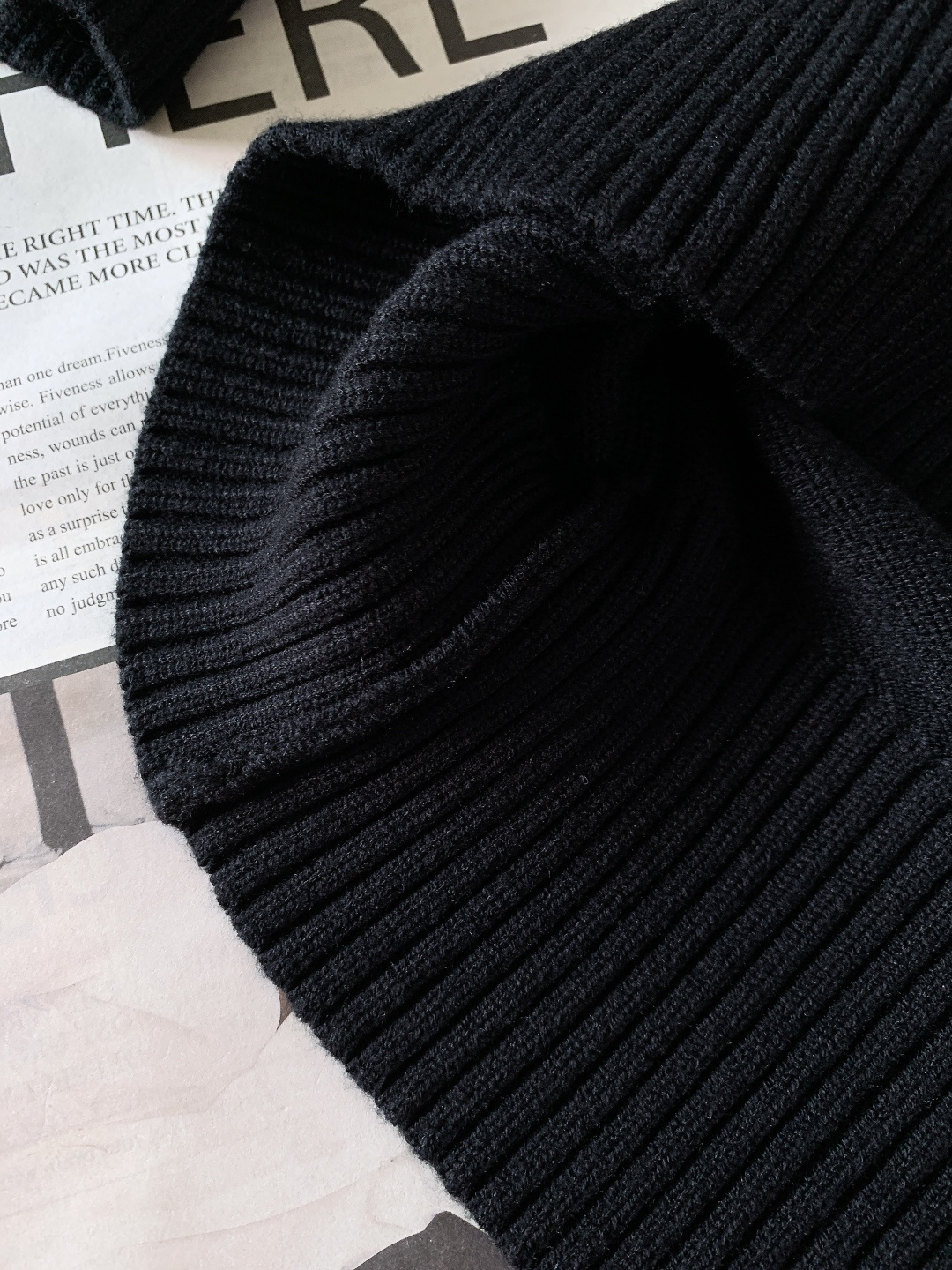 Ami Alexandre Mattiussi 纯色法系桃心❤️套头针织衫，甄选优质羊毛混纺打造，质地细