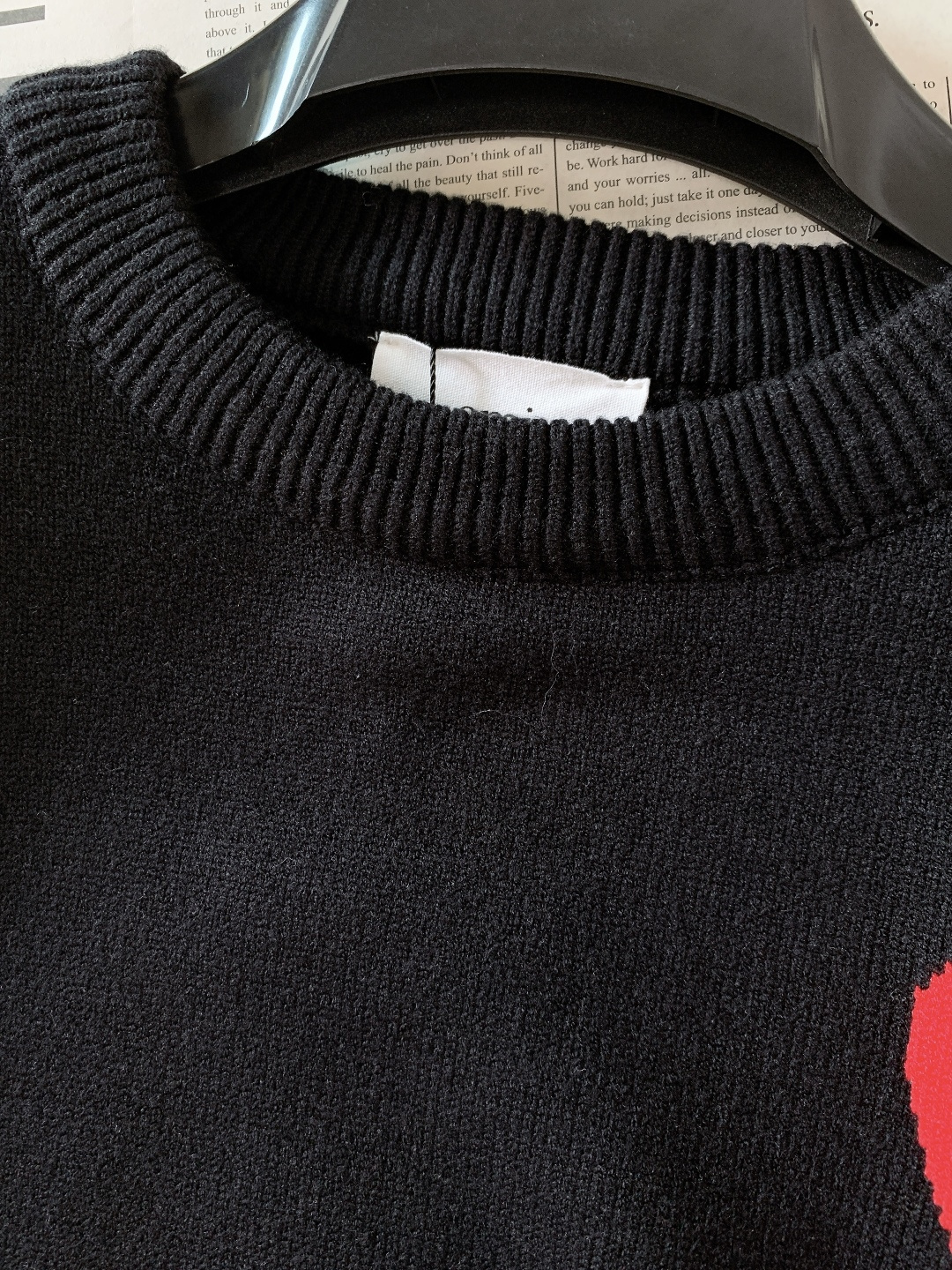 Ami Alexandre Mattiussi 纯色法系桃心❤️套头针织衫，甄选优质羊毛混纺打造，质地细