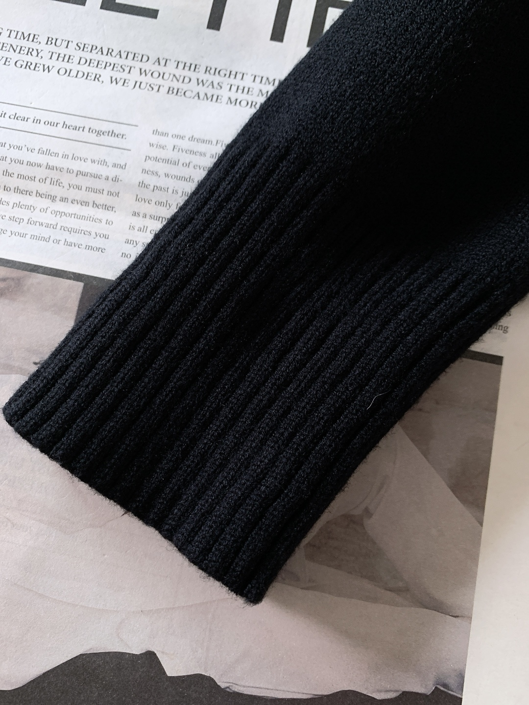 Ami Alexandre Mattiussi 纯色法系桃心❤️套头针织衫，甄选优质羊毛混纺打造，质地细