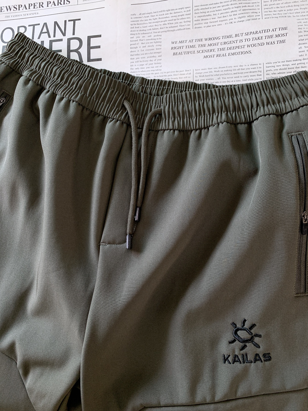 Kailas 凯乐石 2025FW秋冬新品加绒抽绳休闲裤，外层抗风耐磨，内层摇粒绒锁温，松紧腰头+抽绳设