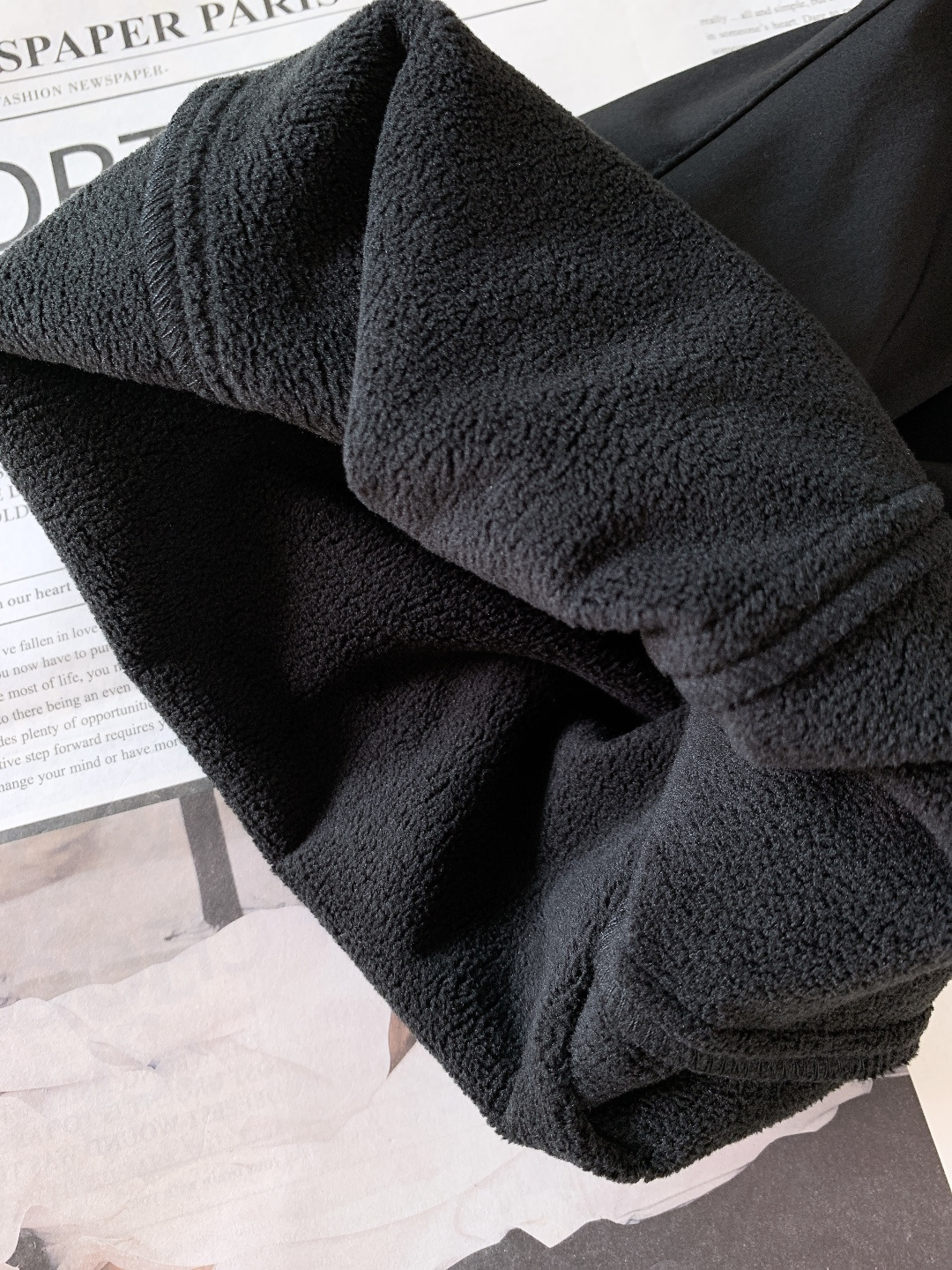 Prada 普拉达 2025FW秋冬新品加绒工装休闲裤，经典卡其/黑色双配色，外层顺滑挺括，内层摇粒绒锁