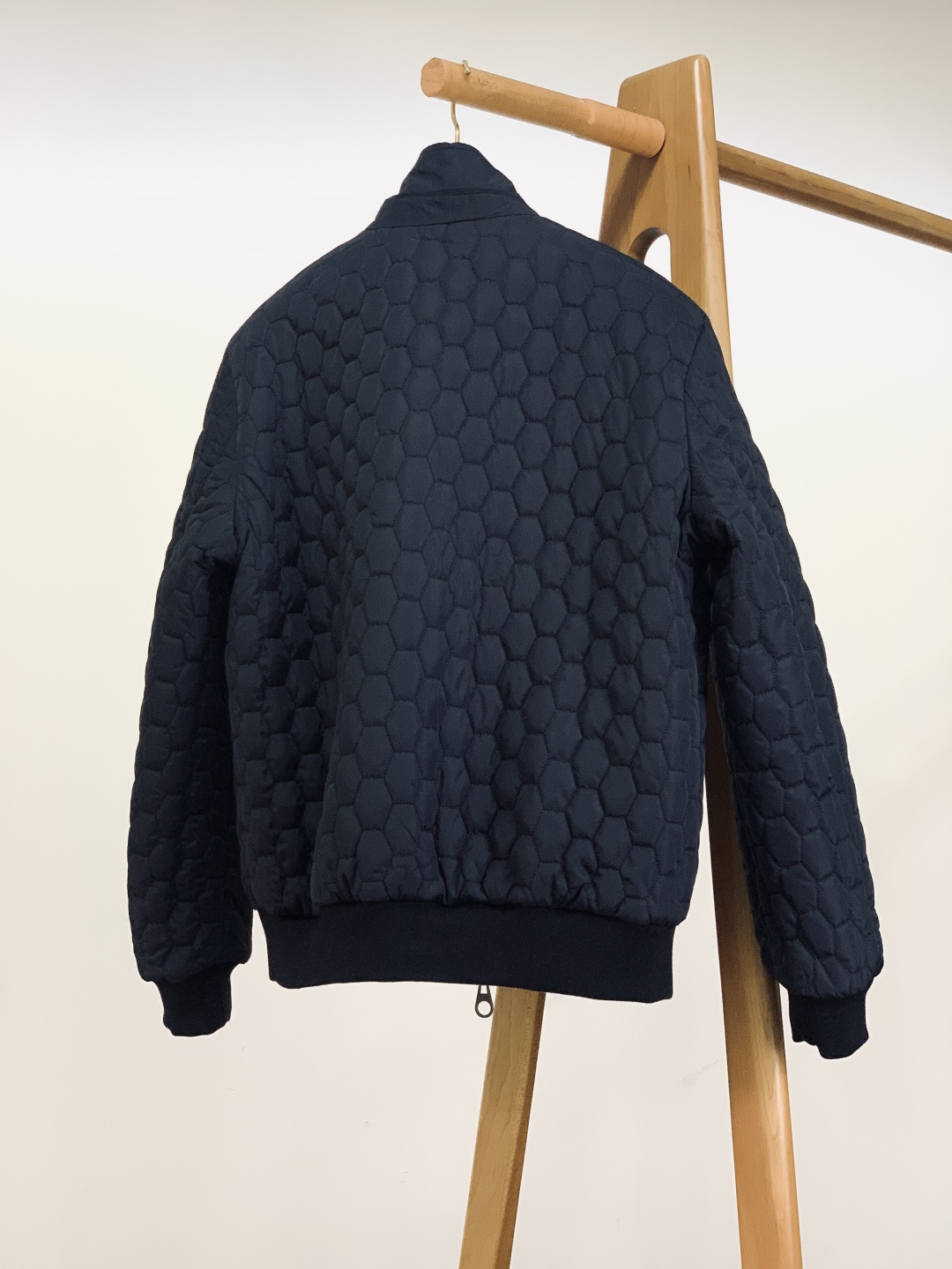 LoroPiana L.P FW秋冬新品lP🆕新款男士双面夹克。藏蓝色调自带沉稳内敛的绅士气质，不挑年龄