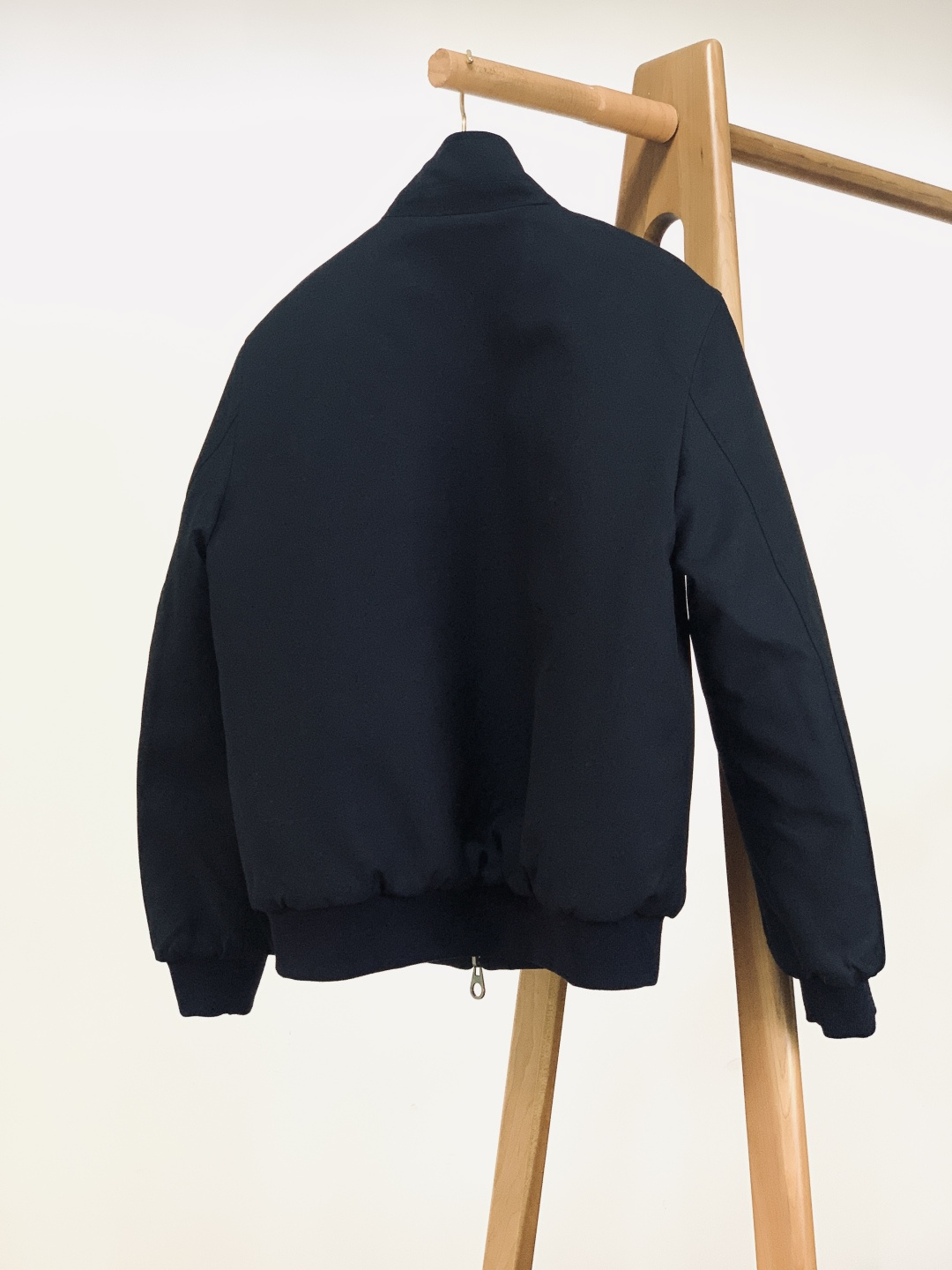 LoroPiana L.P FW秋冬新品lP🆕新款男士双面夹克。藏蓝色调自带沉稳内敛的绅士气质，不挑年龄