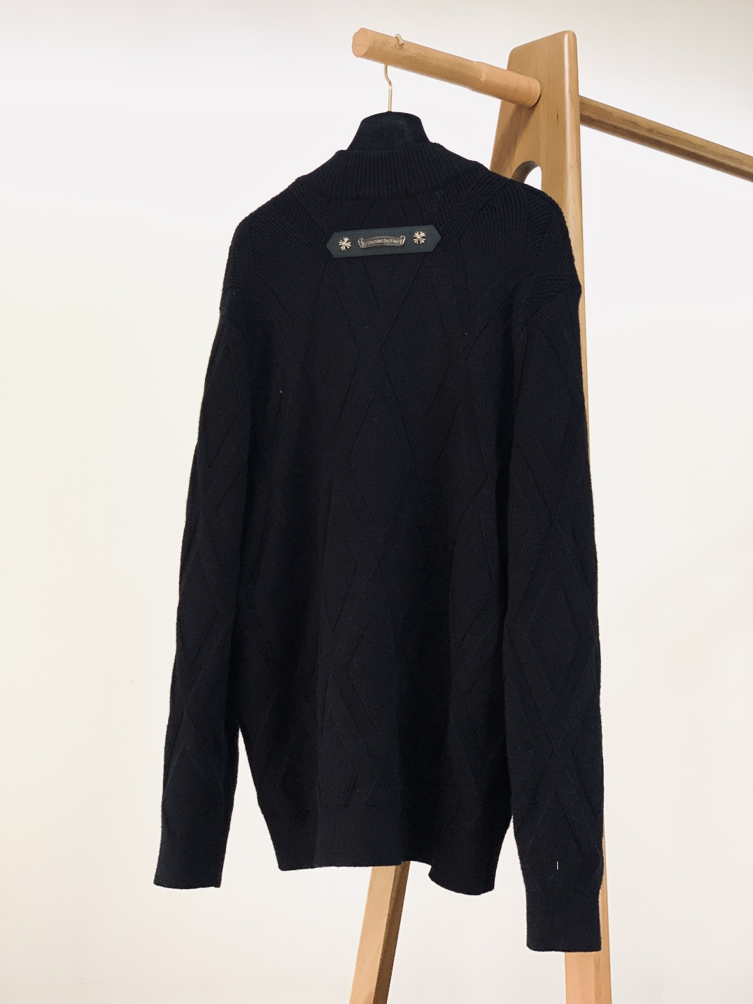 Chrome Hearts 克罗心 2025FW秋冬新品 菱格针织拉链开衫电商文案。甄选高支羊毛混纺面料